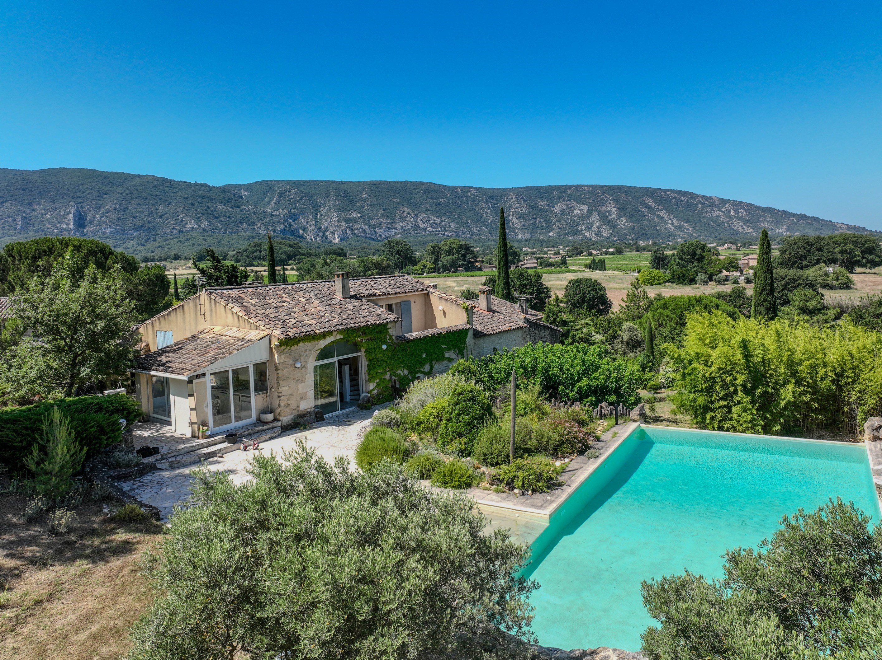  Stunning Provençal Property with Infinity Pool and Breathtaking Views - 物件實景
