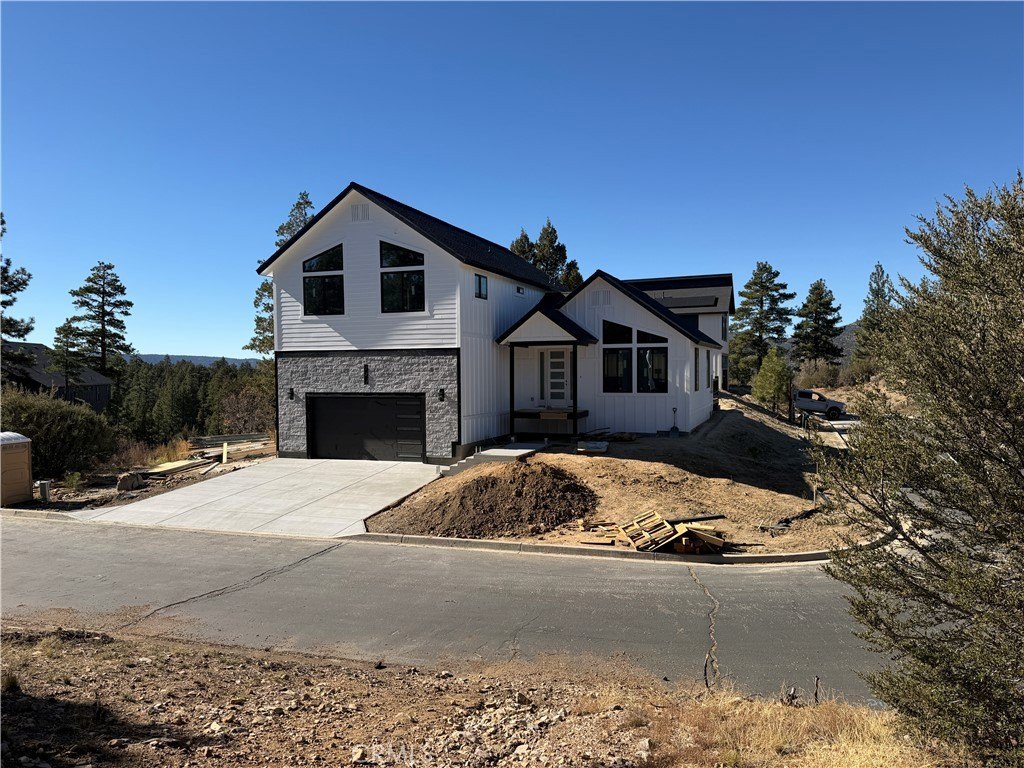 Big Bear City, California, 92314, United States, 4 Bedrooms Bedrooms, ,3 BathroomsBathrooms,Residential,For Sale,1991483