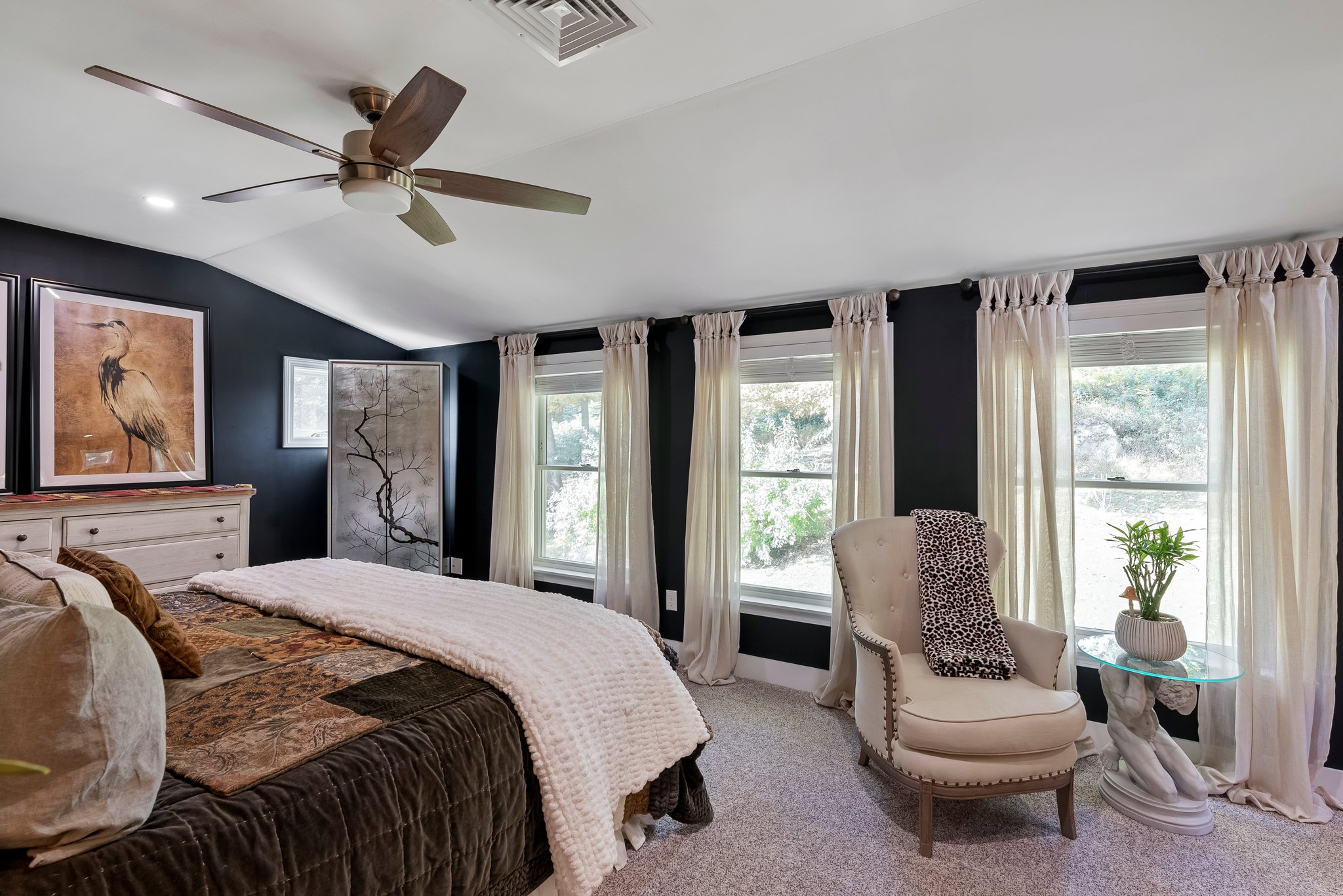  Charming Expanded Cape is Newly Remodeled - 物件實景