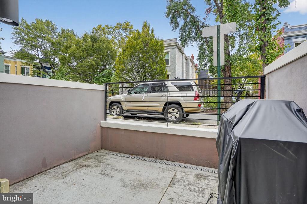 Washington, District of Columbia, 20002, United States, 2 Bedrooms Bedrooms, ,2 BathroomsBathrooms,Residential,For Sale,2002481