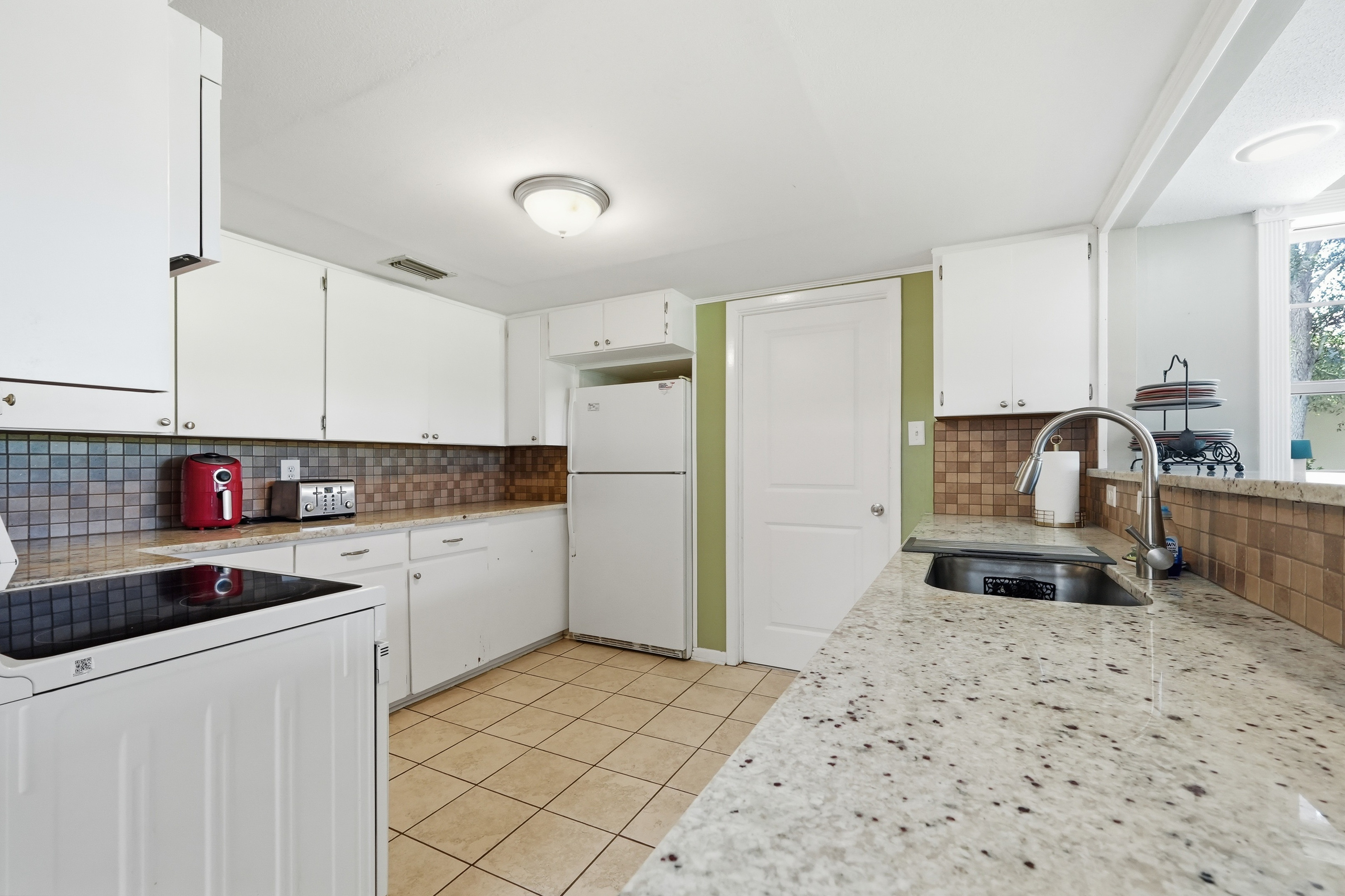  Well-Maintained Golf Course Home with Flexible Living Spaces - 物件實景