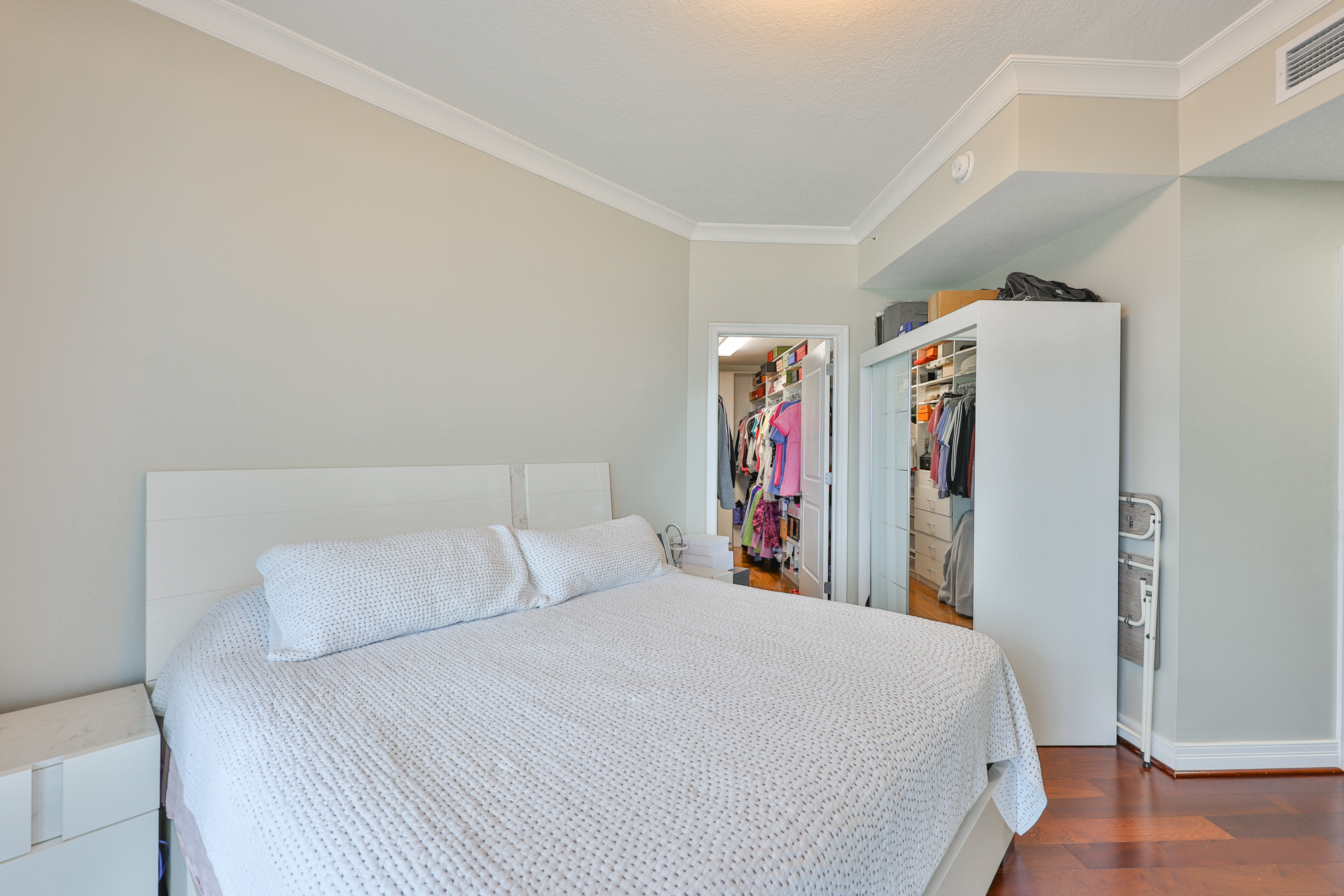 Tampa, Florida, 33602, United States, 3 Bedrooms Bedrooms, ,3 BathroomsBathrooms,Residential,For Sale,1982527