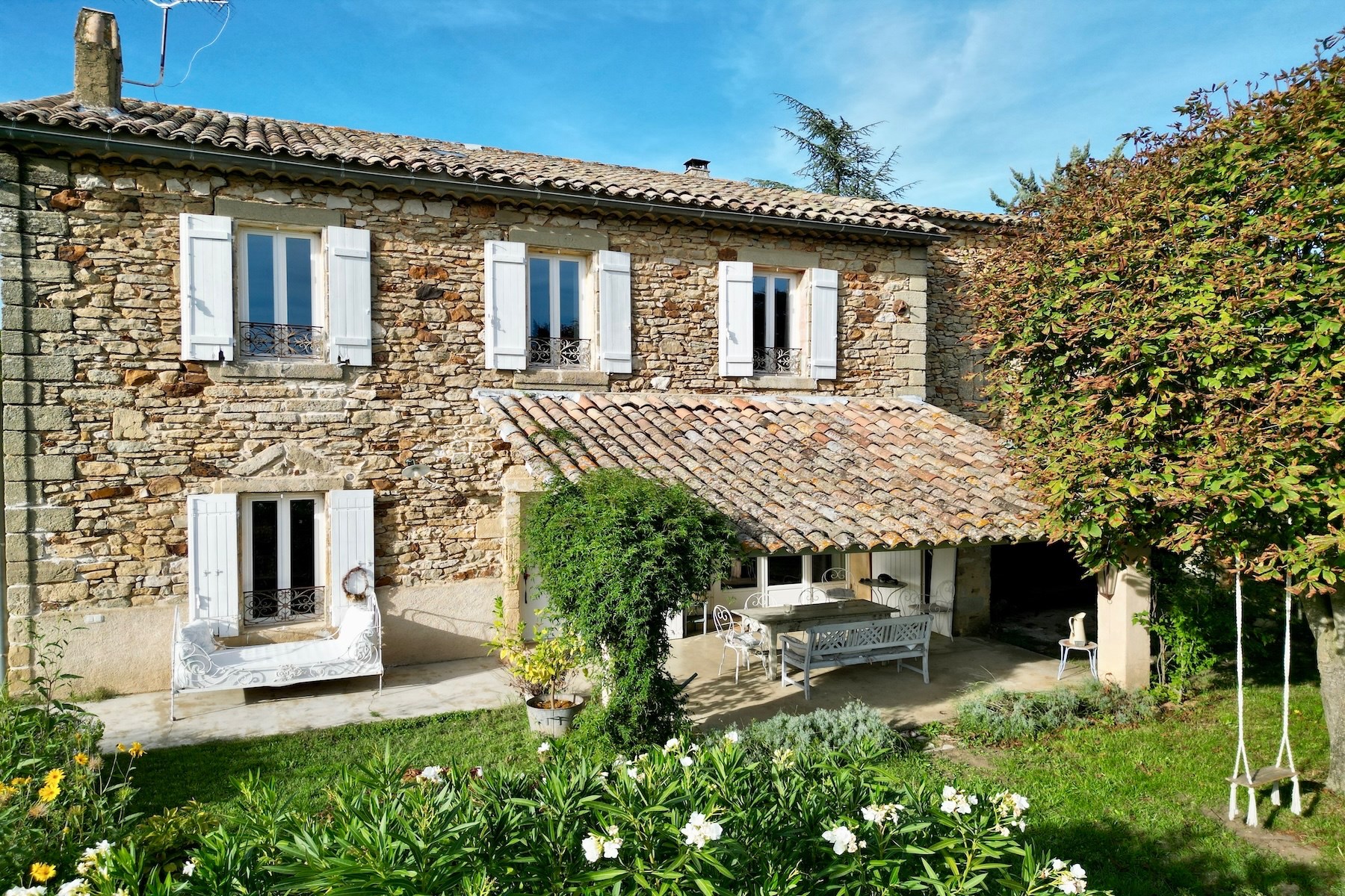  Elegant 17th-Century Stone Estate with Pool and Landscaped Grounds - 物件實景