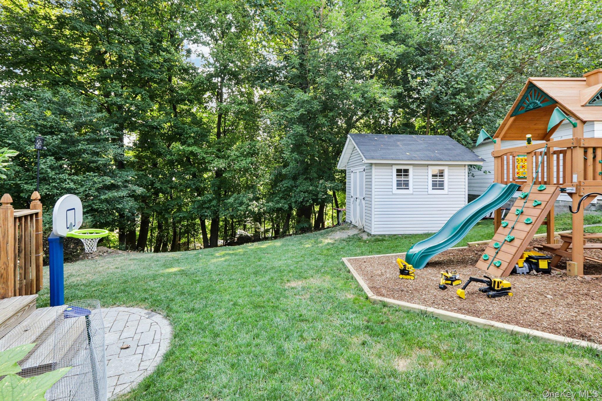 Garnerville, New York, 10923, United States, 4 Bedrooms Bedrooms, ,2 BathroomsBathrooms,Residential,For Sale,1974651