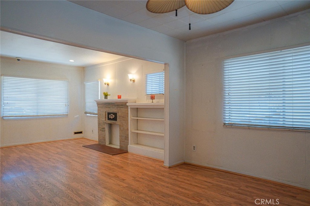 Los Angeles, California, 90043, United States, 2 Bedrooms Bedrooms, ,1 BathroomBathrooms,Residential,For Sale,1905561
