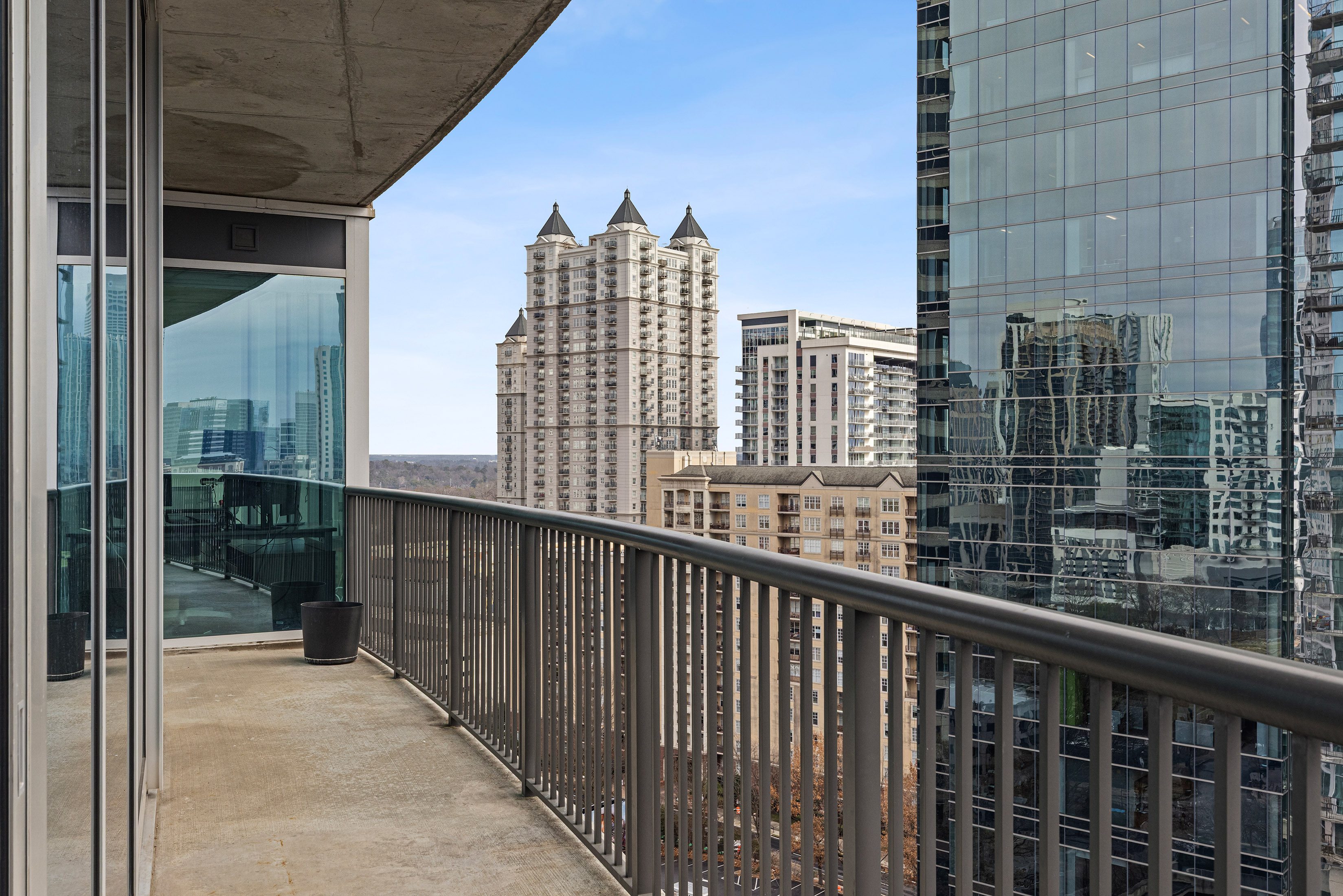  Exceptional Condo Offer Offers an Array of Amenities in a Prime Location - 物件實景