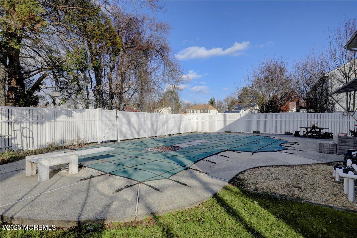 Howell, New Jersey, 07731, United States, 4 Bedrooms Bedrooms, ,3 BathroomsBathrooms,Residential,For Sale,2005606