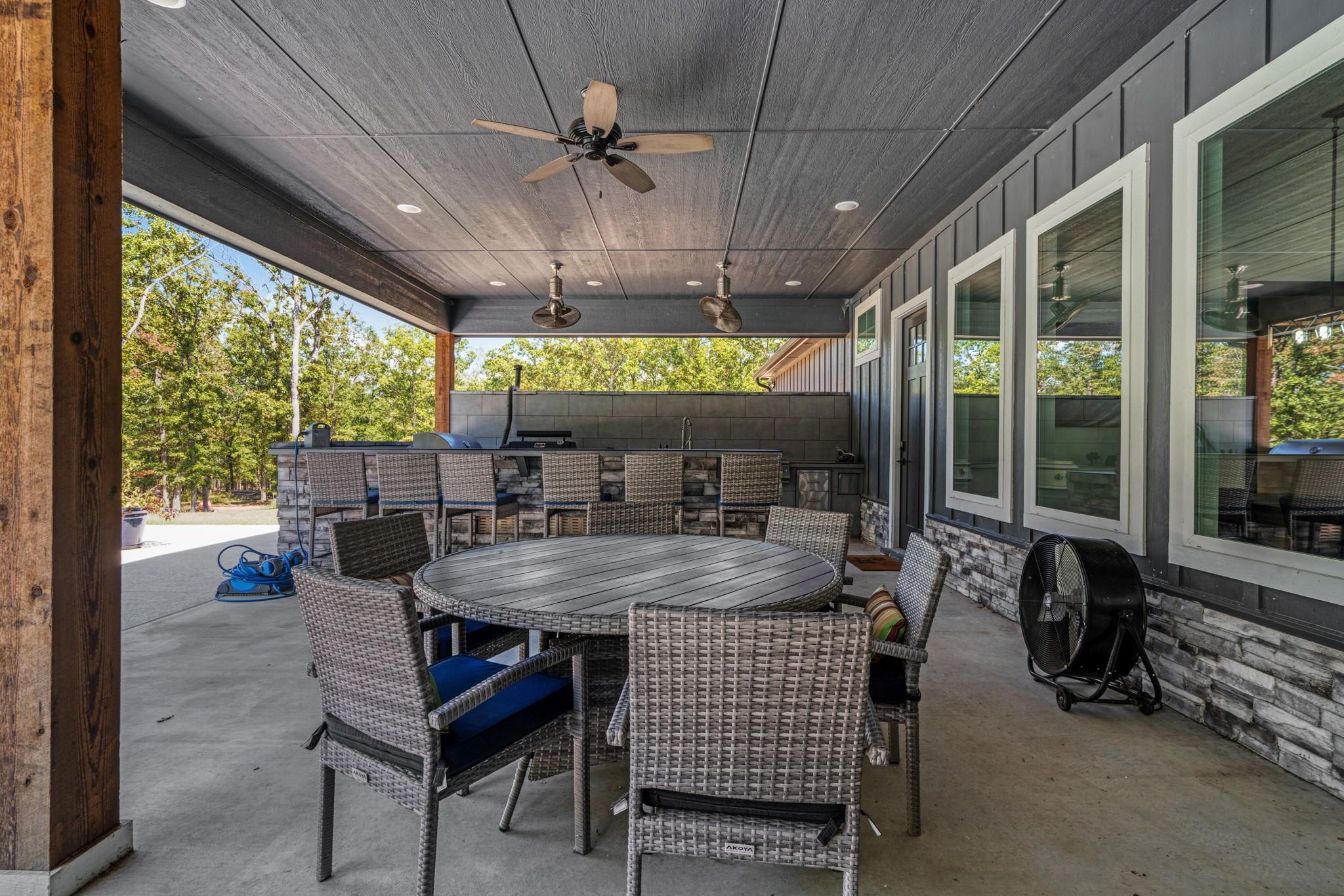 Paris, Texas, 75462, United States, 6 Bedrooms Bedrooms, ,5 BathroomsBathrooms,Residential,For Sale,1982546