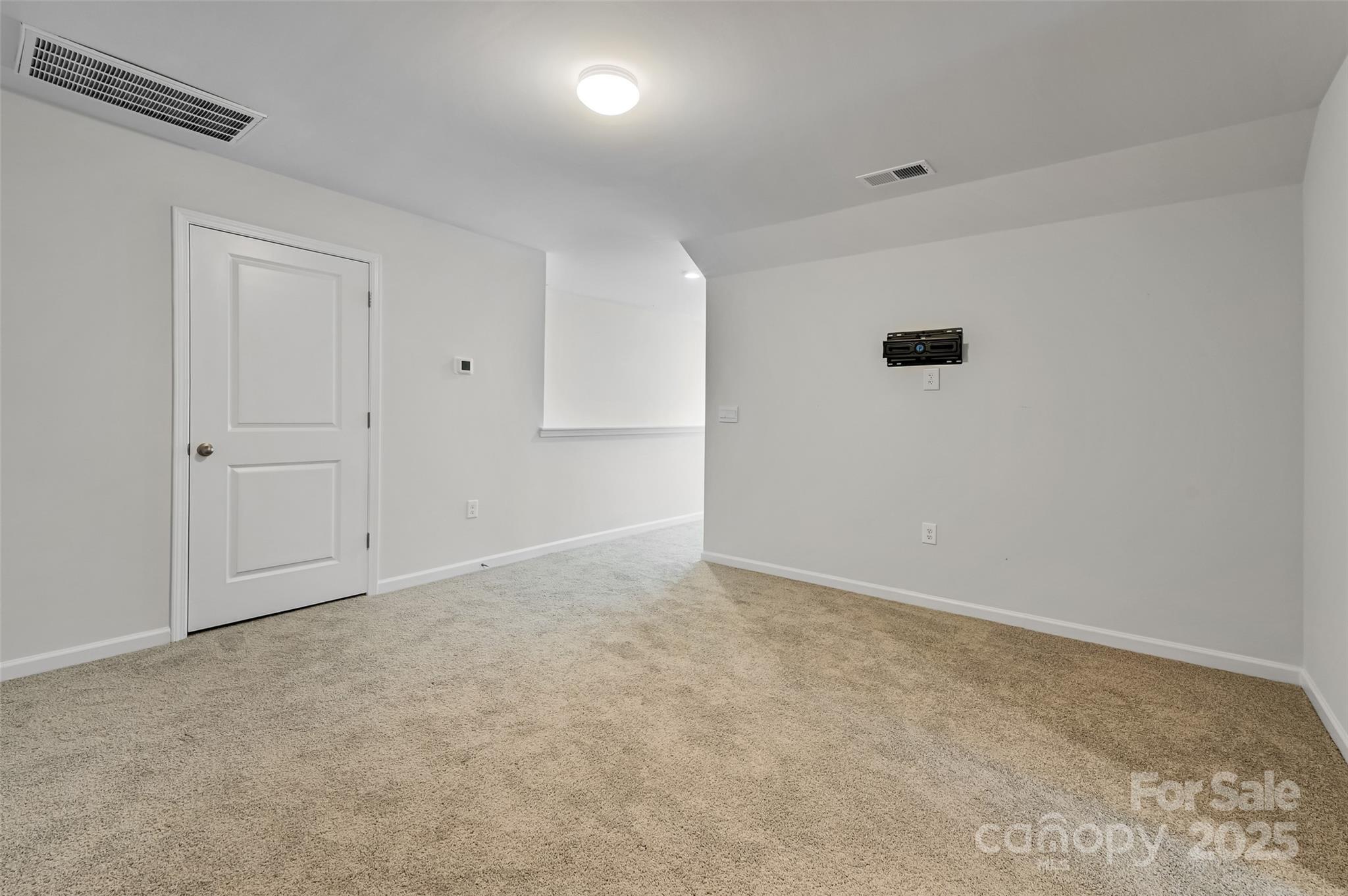 Hendersonville, North Carolina, 28792, United States, 3 Bedrooms Bedrooms, ,3 BathroomsBathrooms,Residential,For Sale,1927373