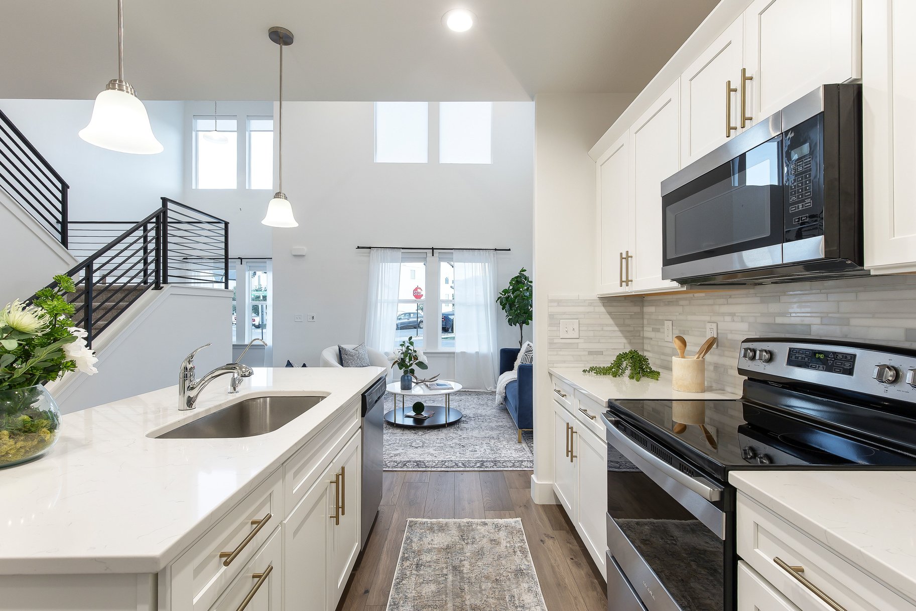  Stylish End-Unit Townhome - 物件實景