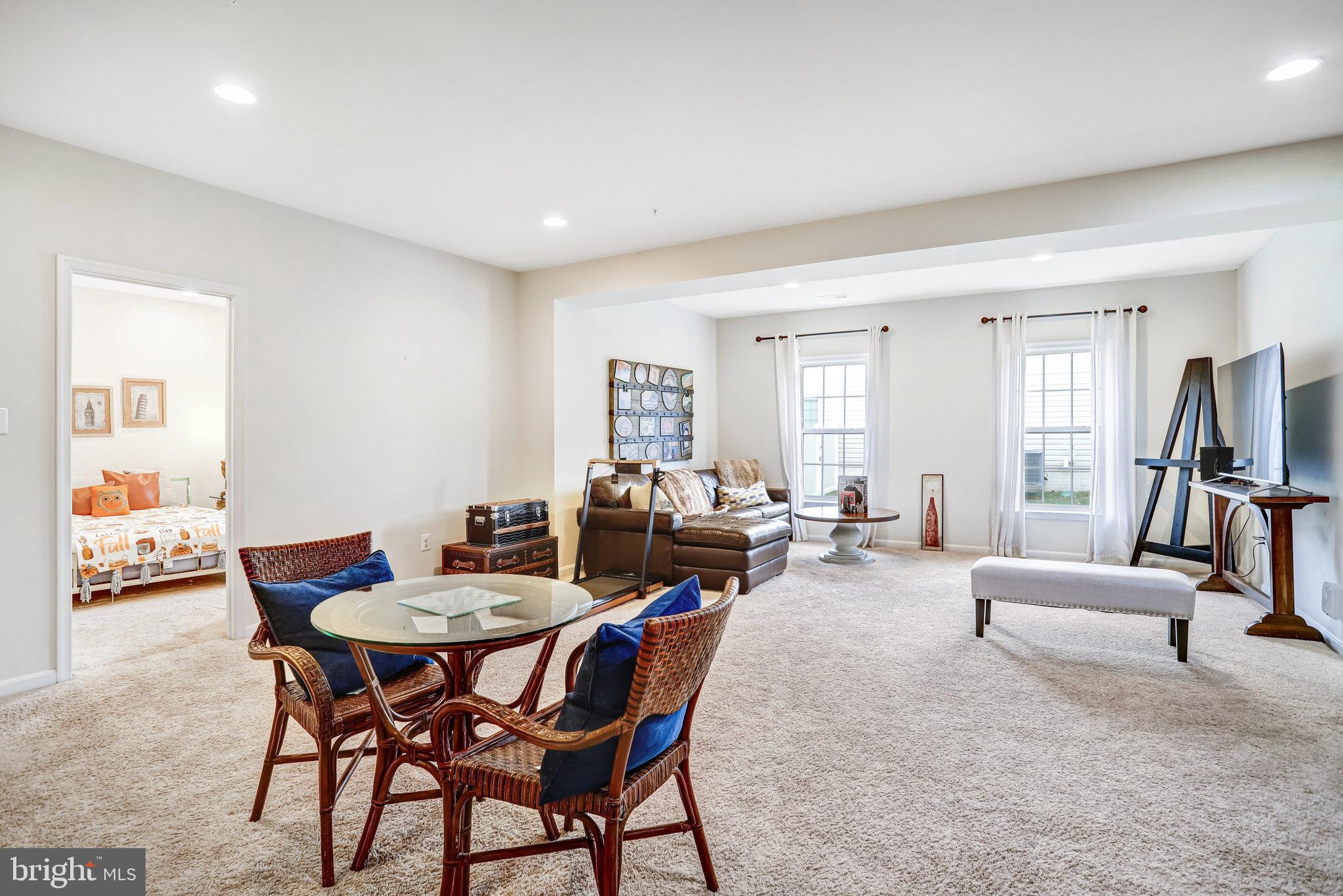 Lanham, Maryland, 20706, United States, 6 Bedrooms Bedrooms, ,5 BathroomsBathrooms,Residential,For Sale,2002849