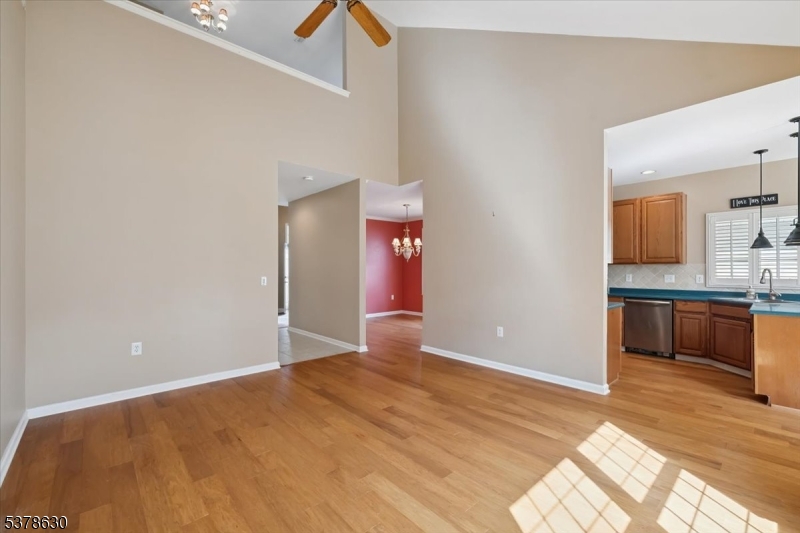 Franklin Twp., New Jersey, 08873, United States, 2 Bedrooms Bedrooms, ,3 BathroomsBathrooms,Residential,For Sale,1940389