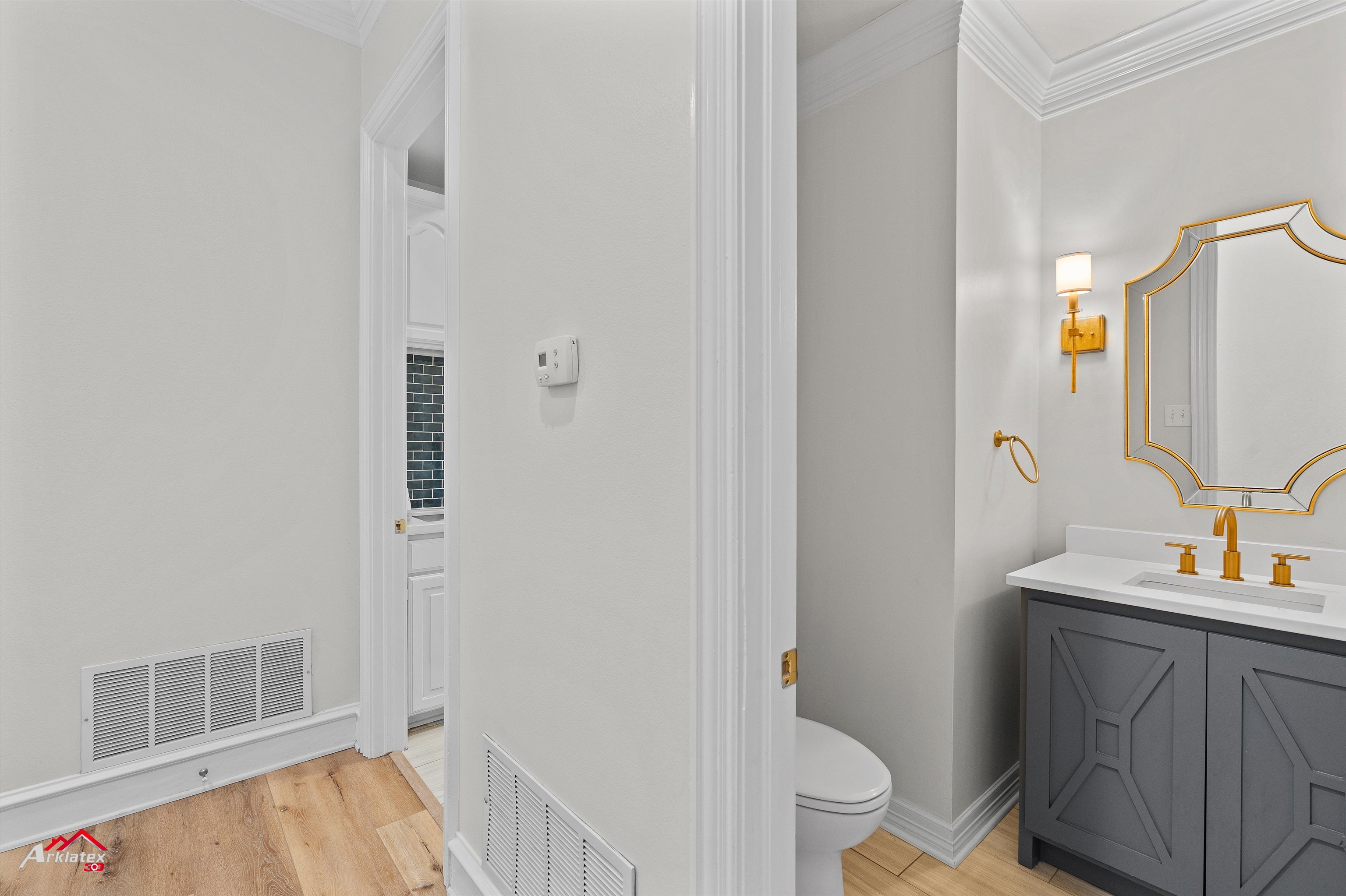 Henderson, Texas, 75703, United States, 5 Bedrooms Bedrooms, ,4 BathroomsBathrooms,Residential,For Sale,1934371