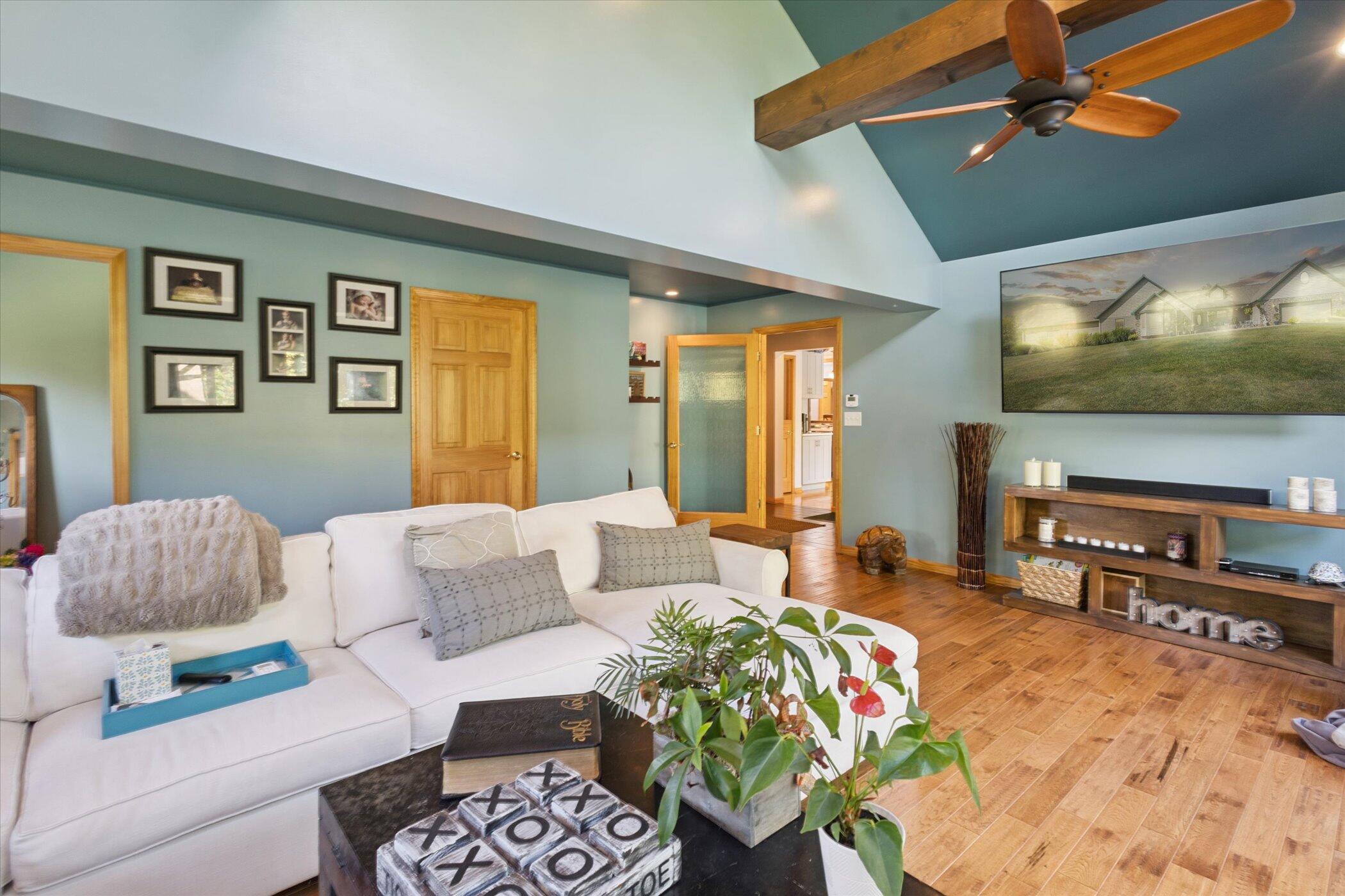 Horton, Michigan, 49246, United States, 5 Bedrooms Bedrooms, ,4 BathroomsBathrooms,Residential,For Sale,1940330