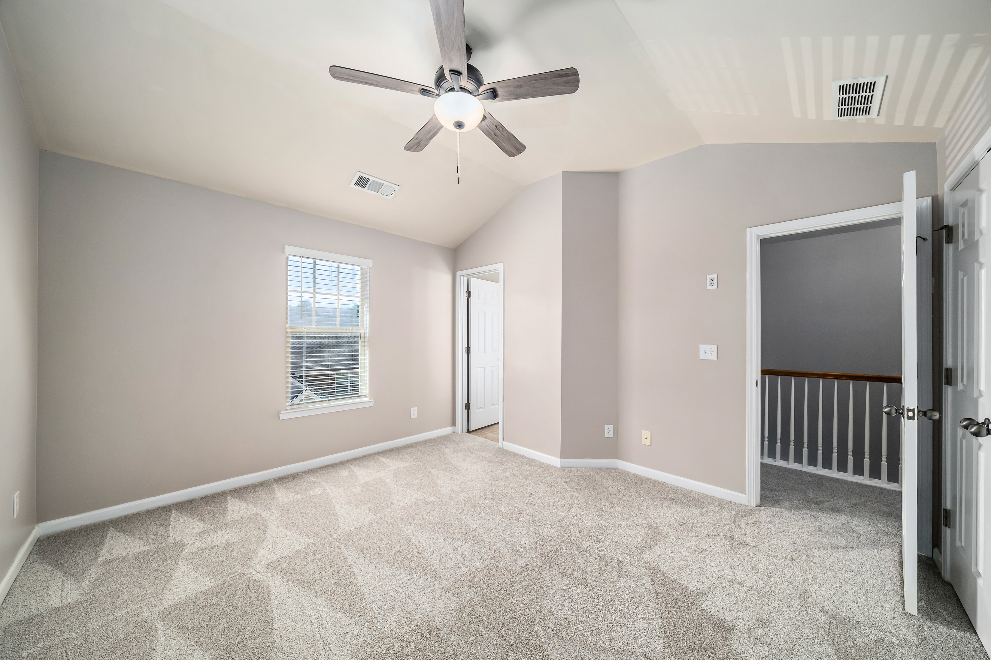  Beautifully Appointed End-Unit Townhome - 物件實景