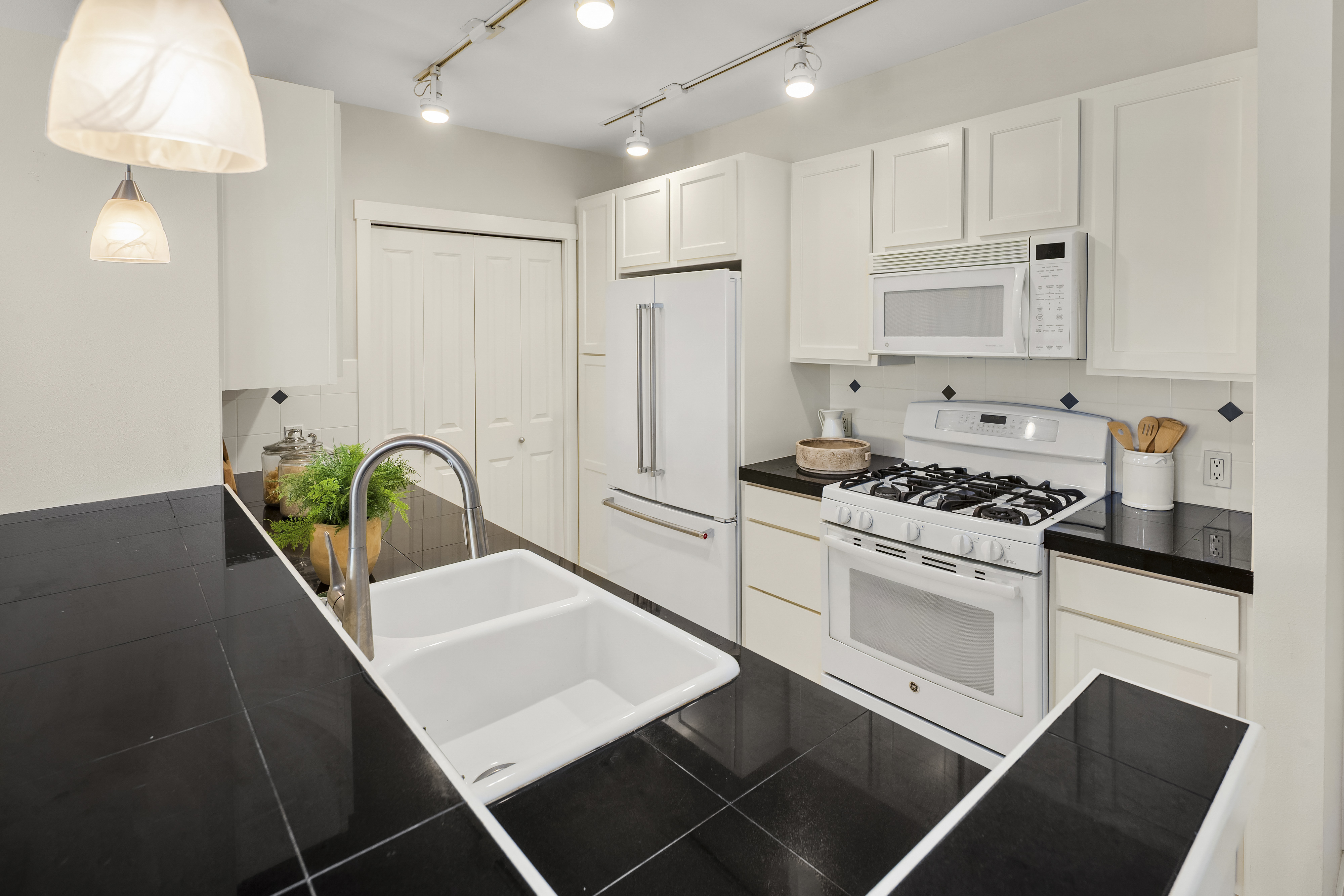  2901 NE Blakeley St Unit #409, Seattle, WA 98105 - 物件實景
