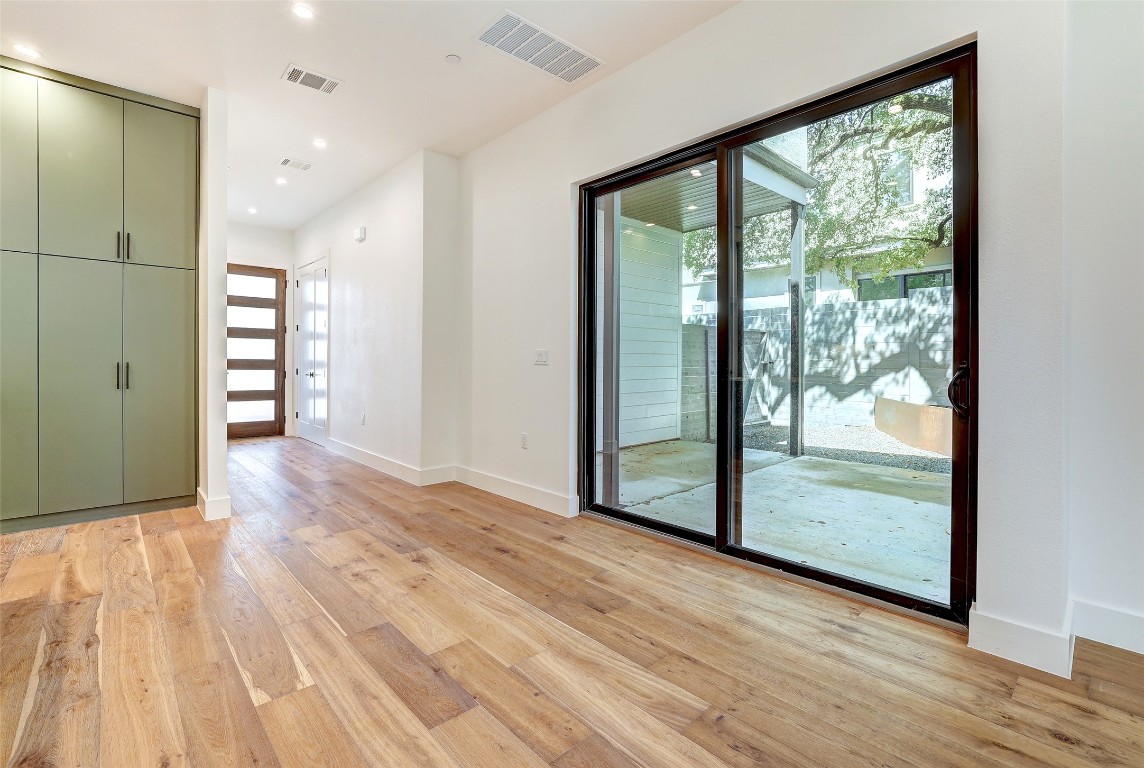 Austin, Texas, 78704, United States, 2 Bedrooms Bedrooms, ,3 BathroomsBathrooms,Residential,For Sale,1848594