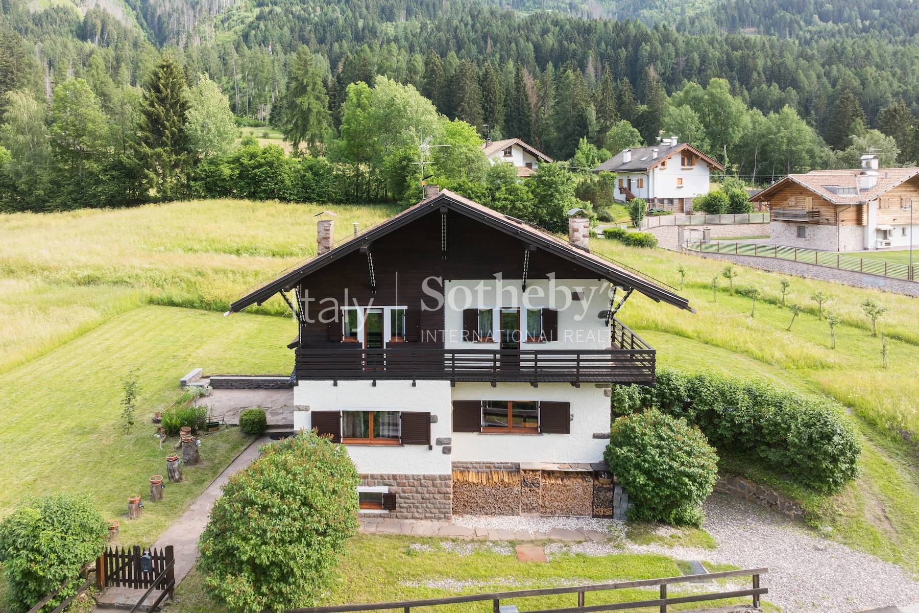  Detached mountain home with private grounds - 物件實景