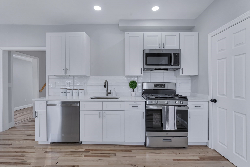 Dedham, Massachusetts, 02026, United States, 3 Bedrooms Bedrooms, ,2 BathroomsBathrooms,Residential,For Sale,2040275