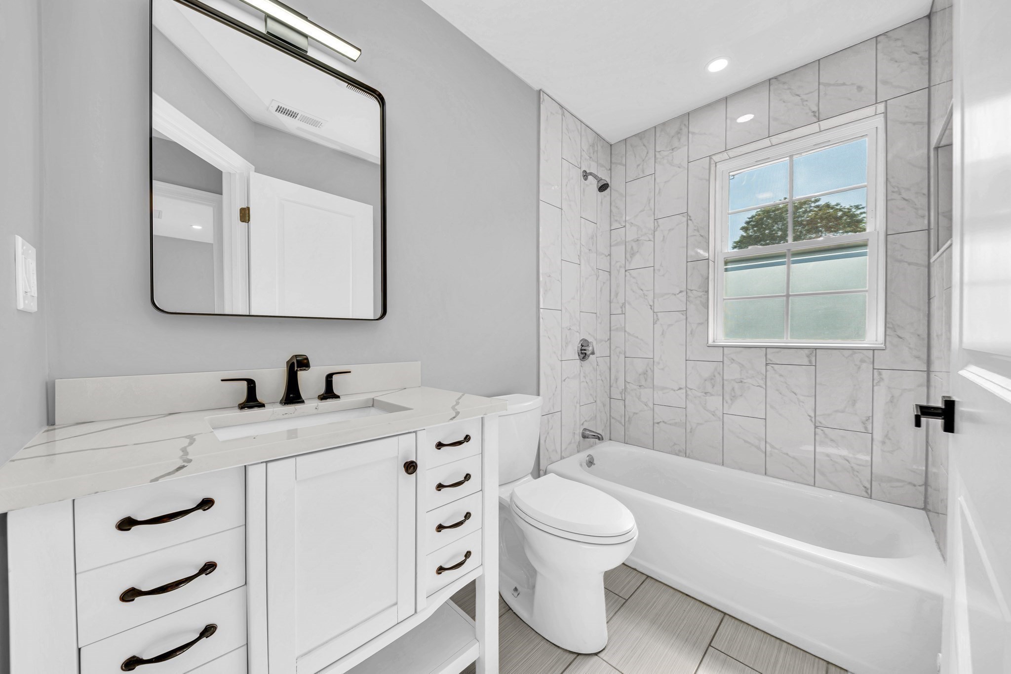 Lynn, Massachusetts, 01902, United States, 3 Bedrooms Bedrooms, ,4 BathroomsBathrooms,Residential,For Sale,1943123