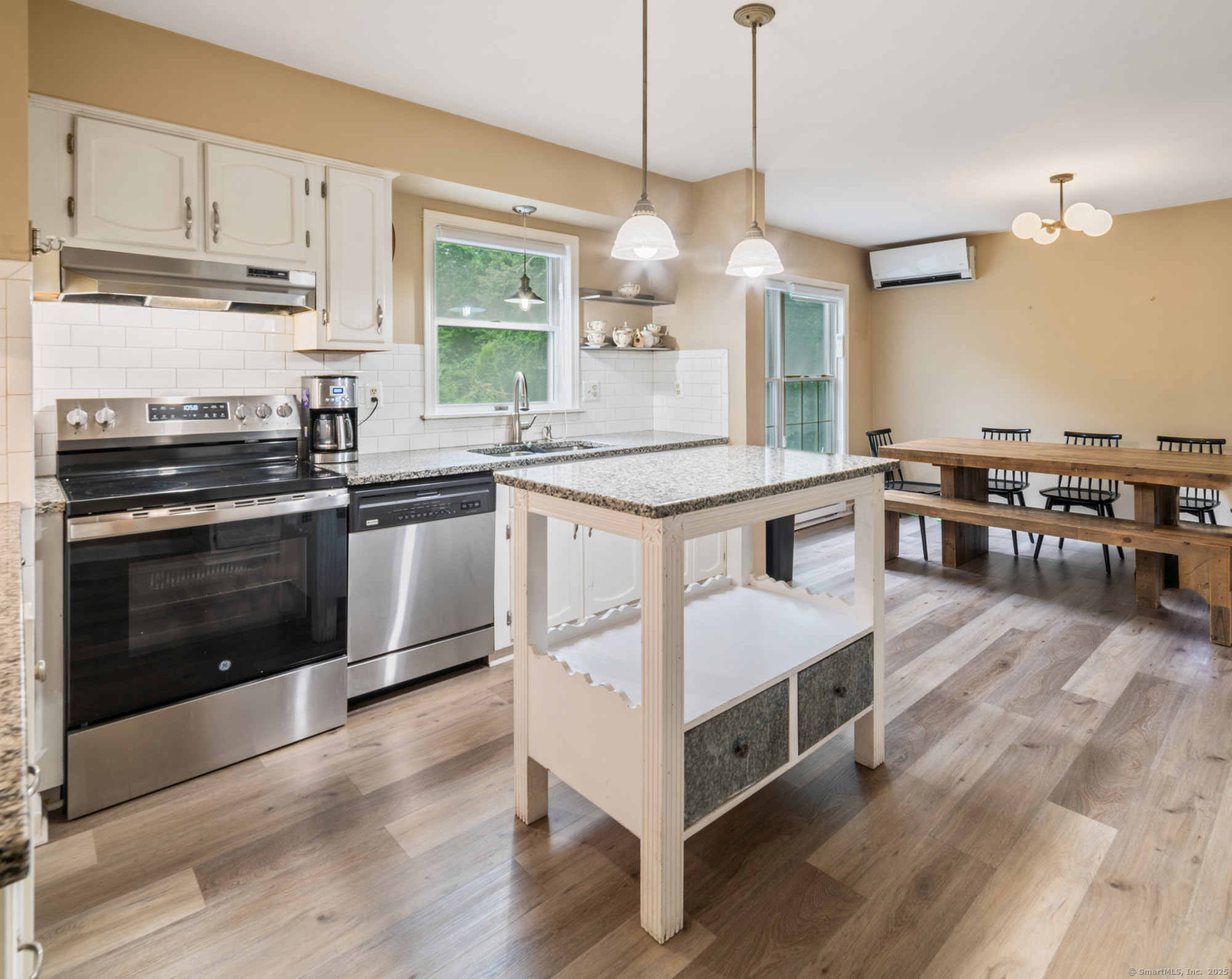 Woodbury, Connecticut, 06798, United States, 4 Bedrooms Bedrooms, ,3 BathroomsBathrooms,Residential,For Sale,1998310