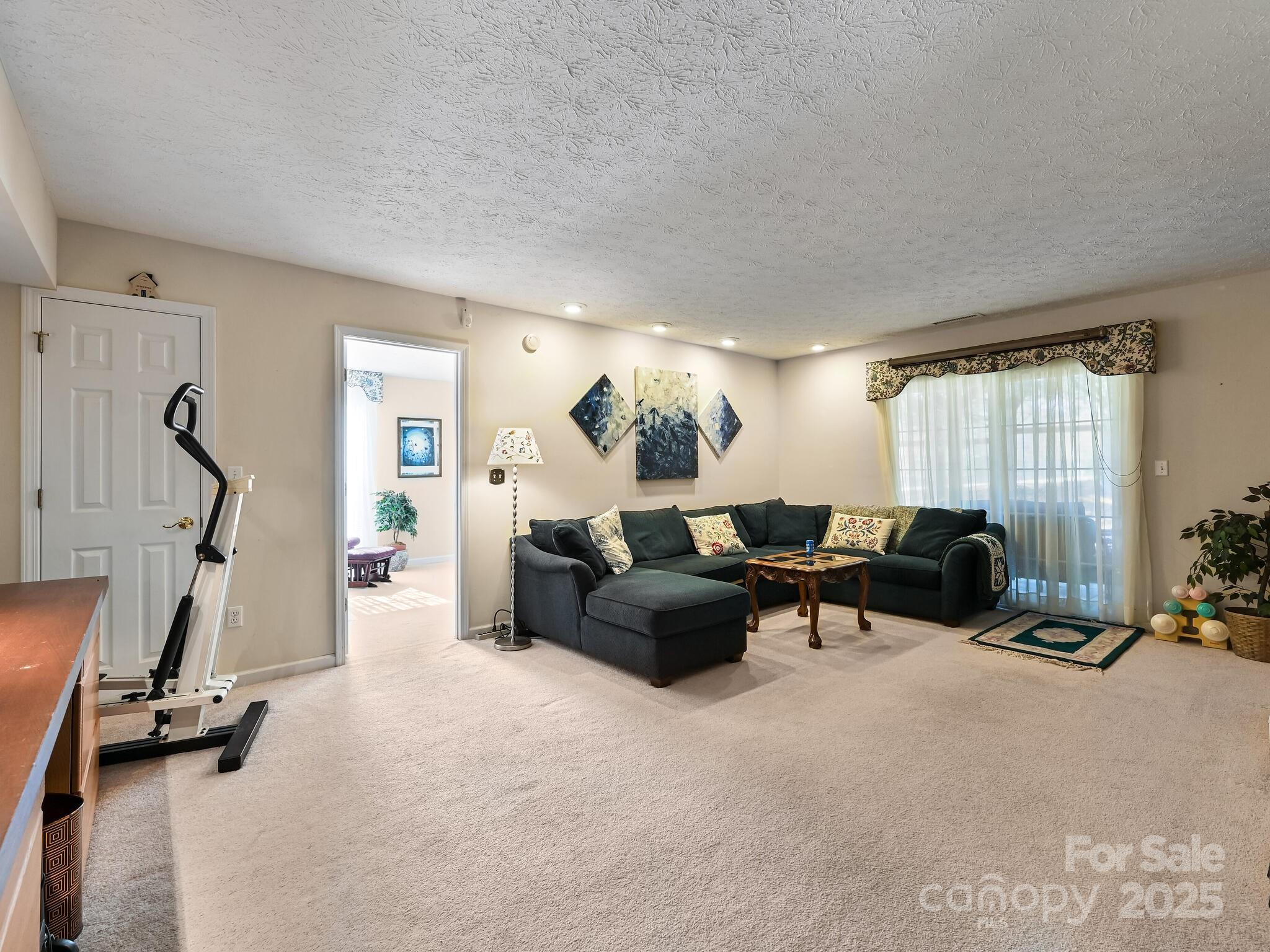 Hendersonville, North Carolina, 28739, United States, 3 Bedrooms Bedrooms, ,3 BathroomsBathrooms,Residential,For Sale,2005496