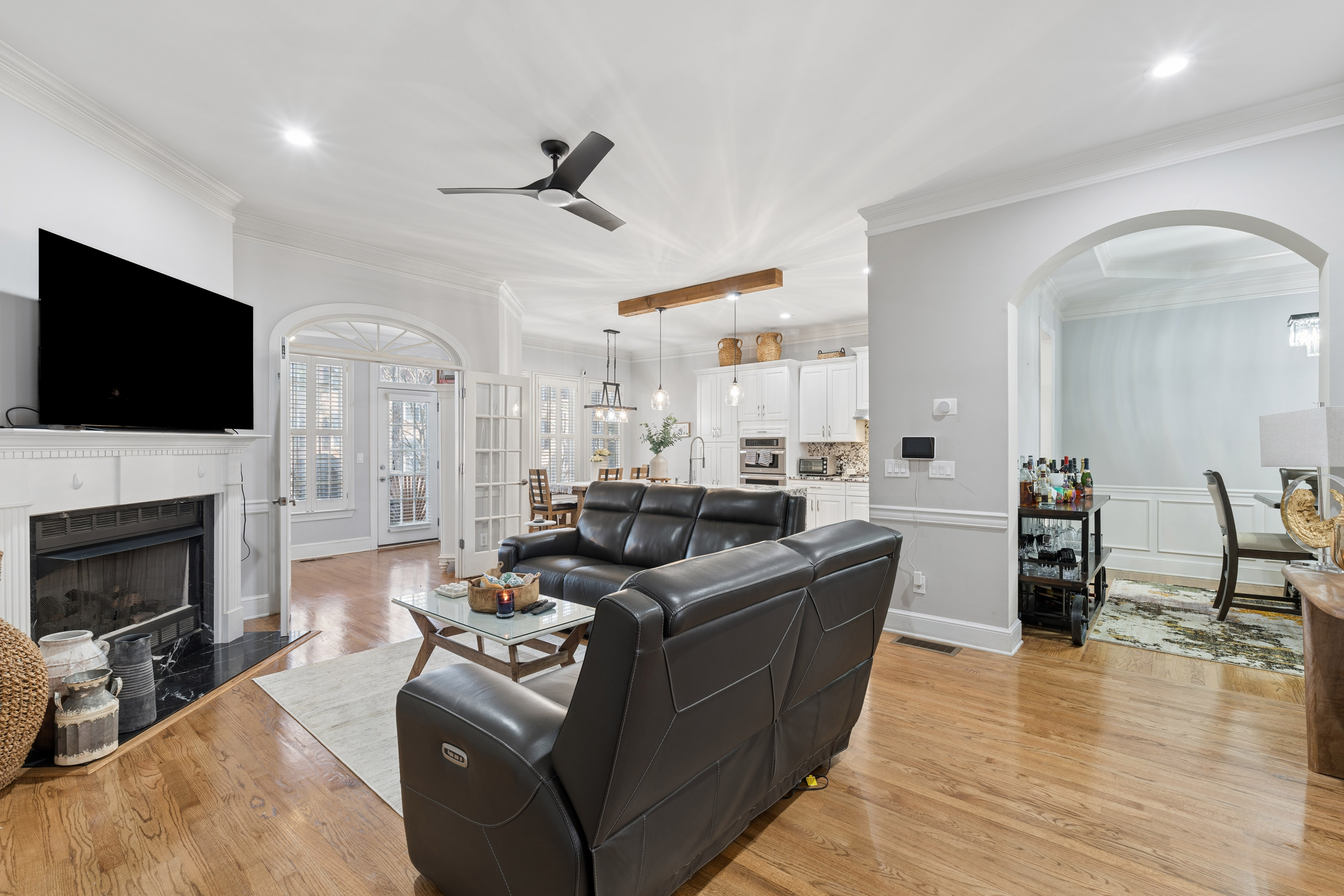  Elegant and Light-filled Townhome in Gated Olde Ivy at Vinings Community - 物件實景