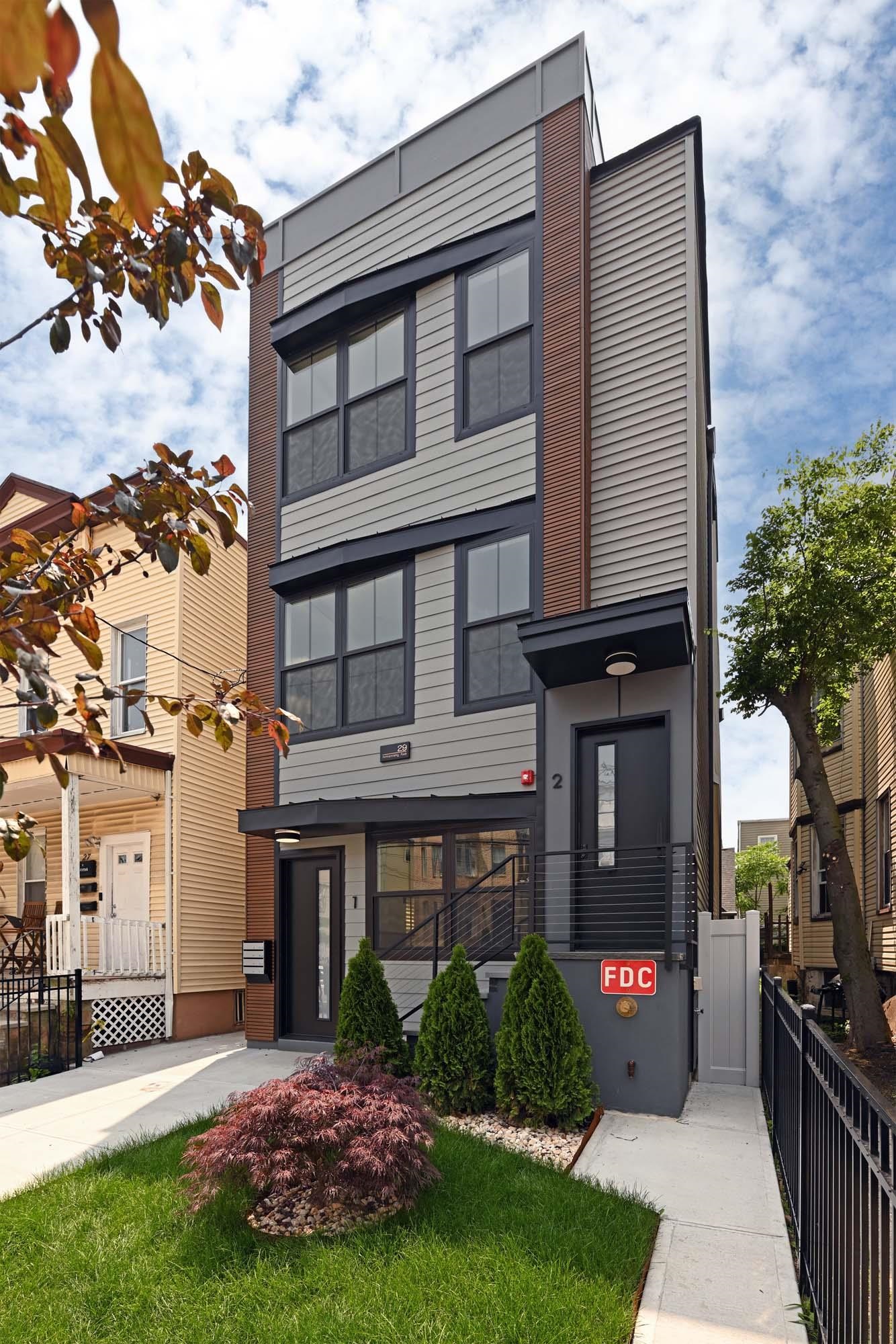 Jersey City, New Jersey, 07305, United States, 3 Bedrooms Bedrooms, ,2 BathroomsBathrooms,Residential,For Sale,1906129