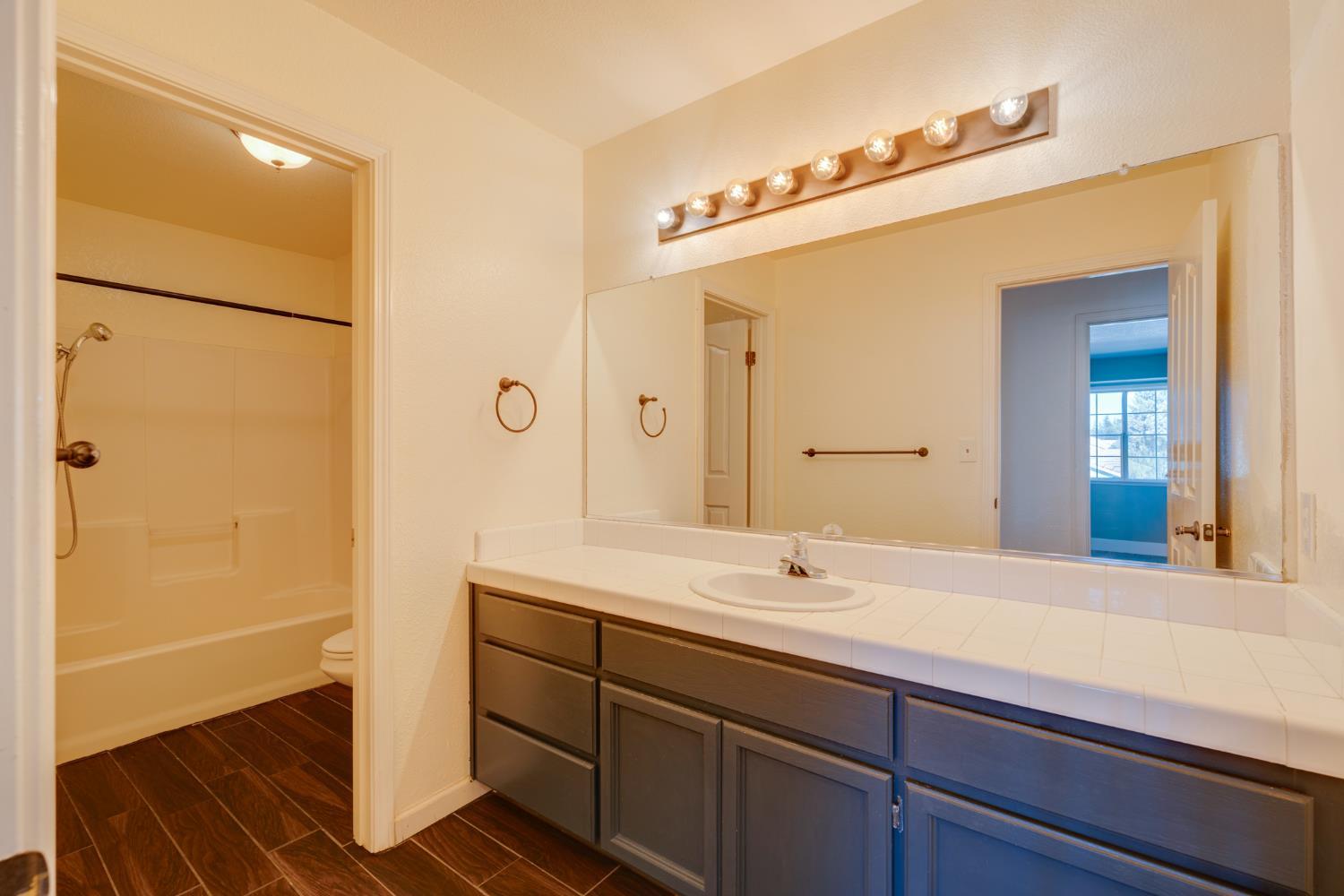 Oakdale, California, 95361, United States, 4 Bedrooms Bedrooms, ,3 BathroomsBathrooms,Residential,For Sale,1987039