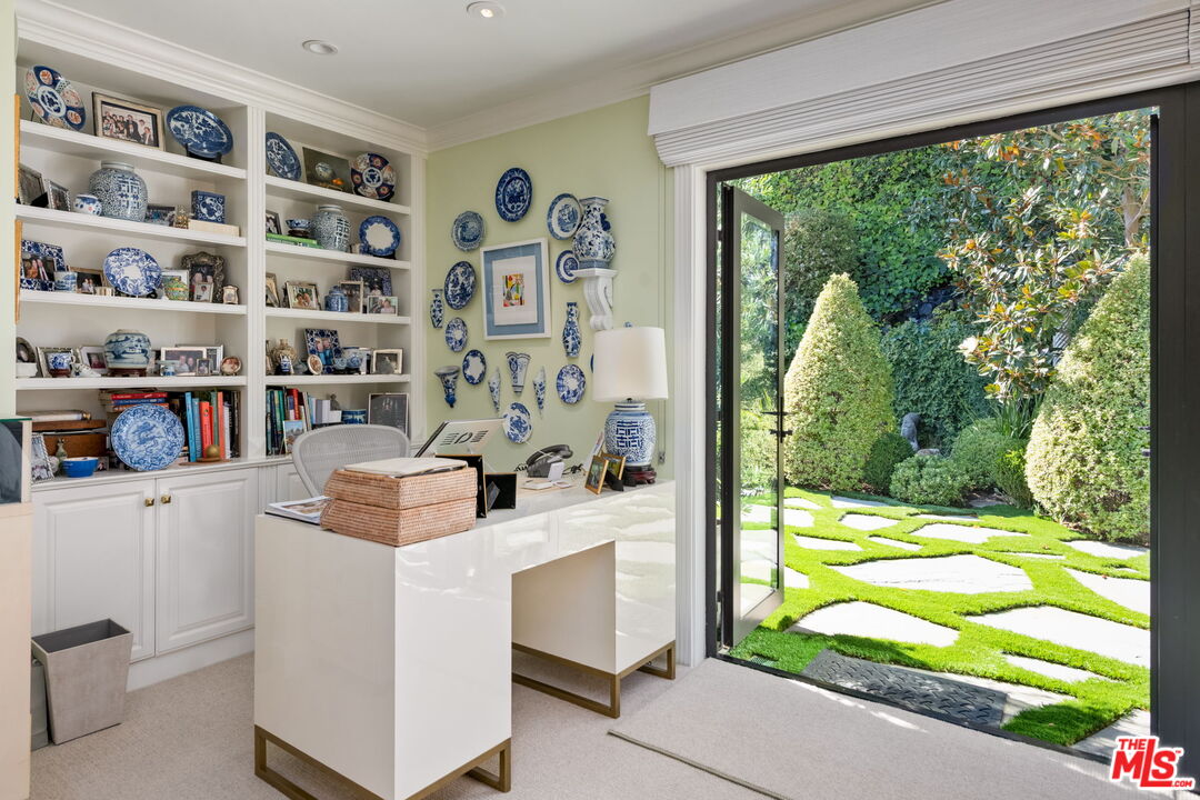 Los Angeles, California, 90049, United States, 4 Bedrooms Bedrooms, ,1 BathroomBathrooms,Residential,For Sale,1991602