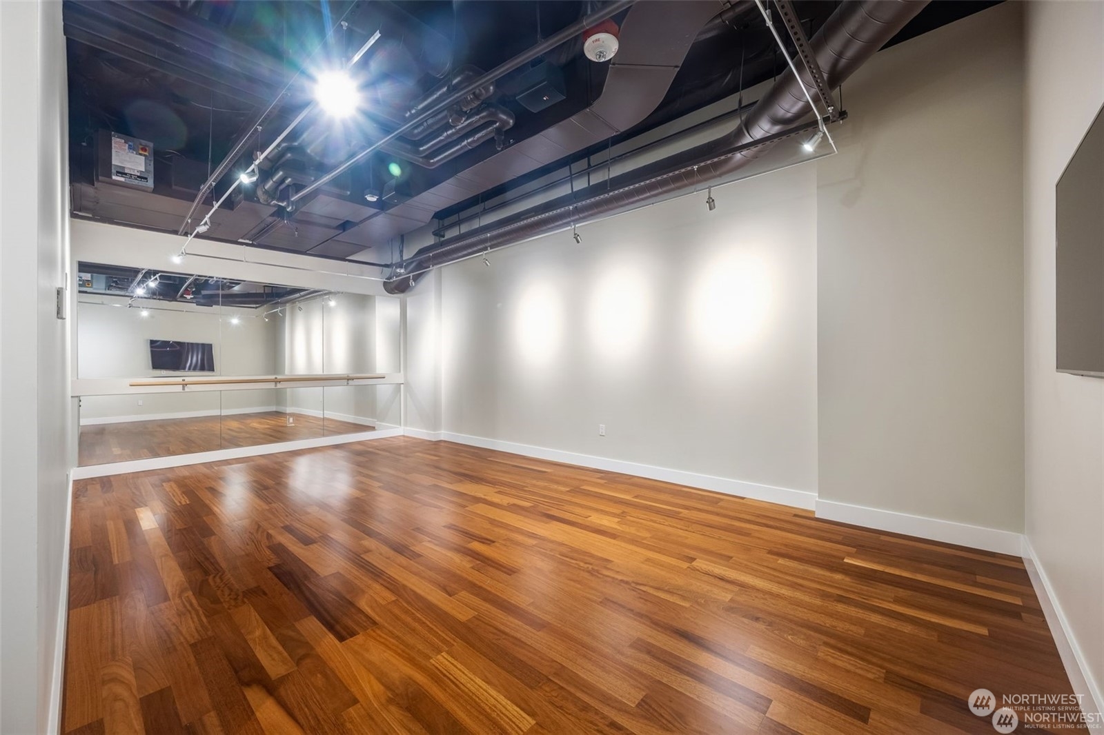 Seattle, Washington, 98101, United States, 2 Bedrooms Bedrooms, ,2 BathroomsBathrooms,Residential,For Sale,1699073
