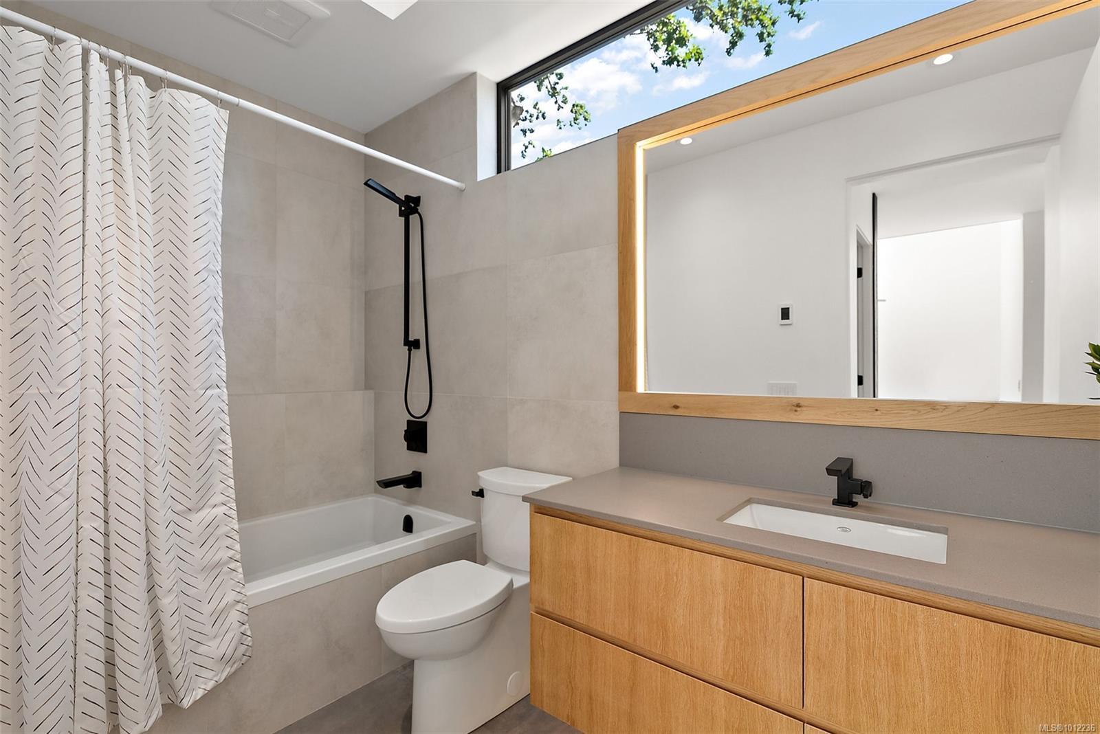 VICTORIA, British Columbia, V8S 4A6, CA, 6 Bedrooms Bedrooms, ,Residential,For Sale,1948300