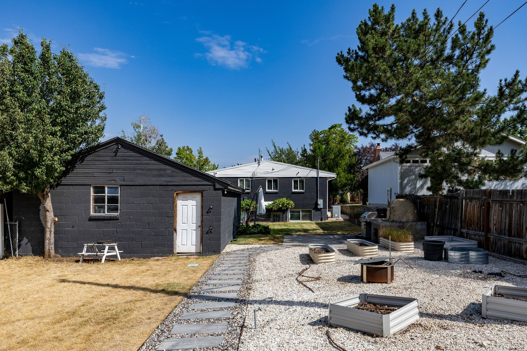  Updated Millcreek Home with Space to Make It Your Own - 物件實景