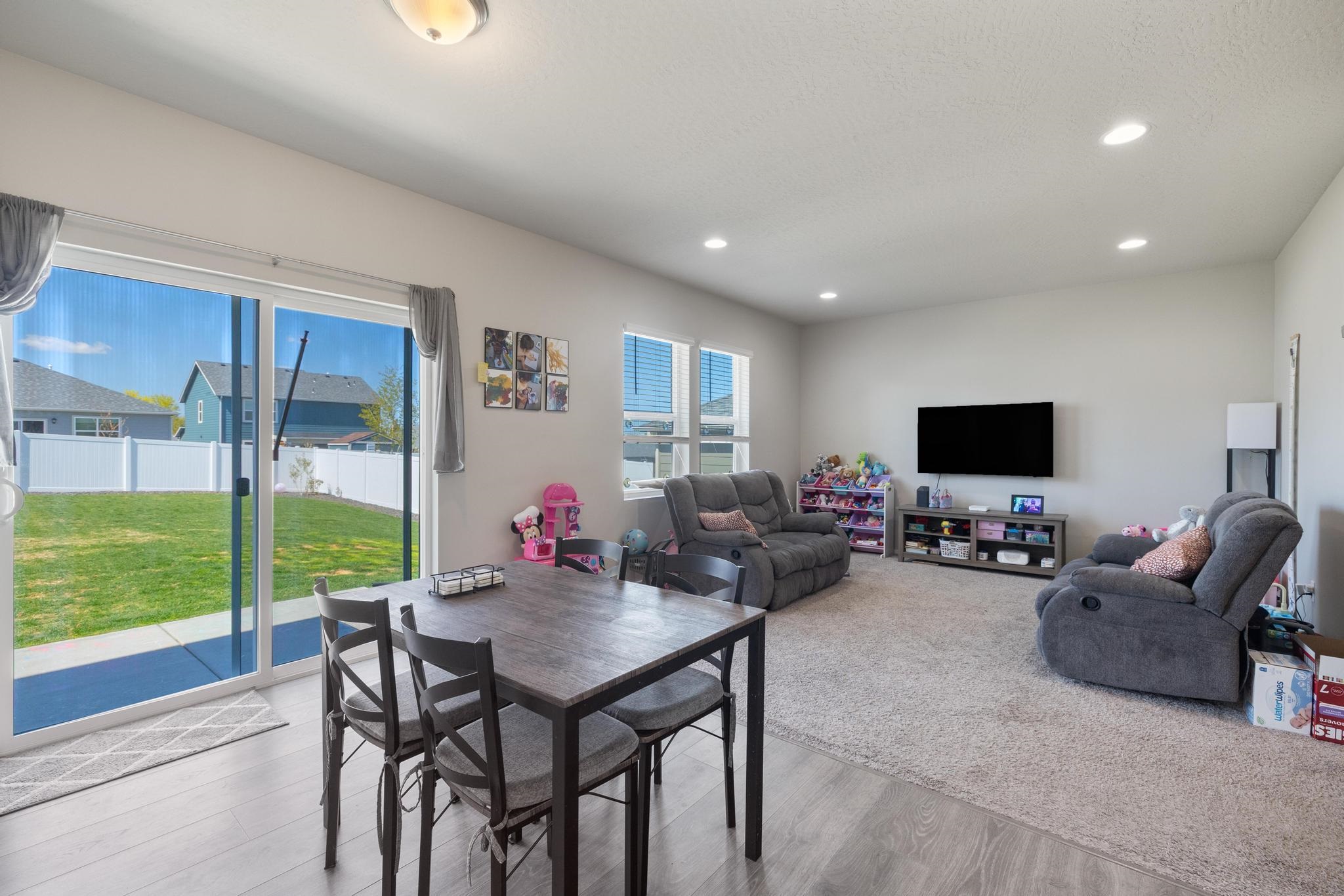 Spokane Valley, Washington, 99037, United States, 4 Bedrooms Bedrooms, ,3 BathroomsBathrooms,Residential,For Sale,1786142