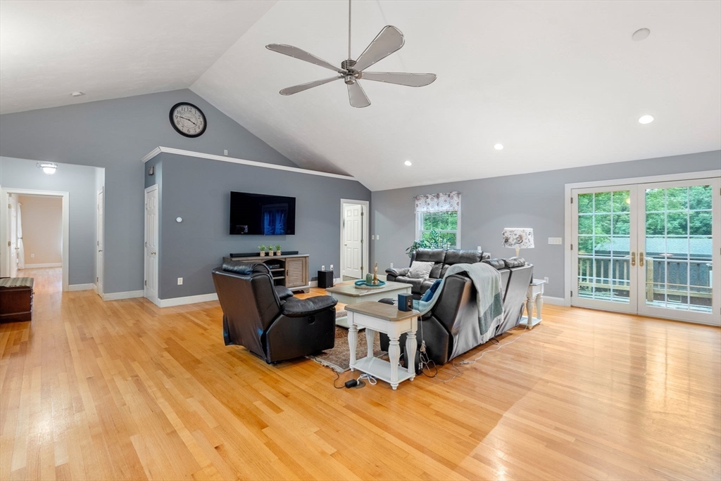 Shrewsbury, Massachusetts, 01545, United States, 4 Bedrooms Bedrooms, ,4 BathroomsBathrooms,Residential,For Sale,1768769