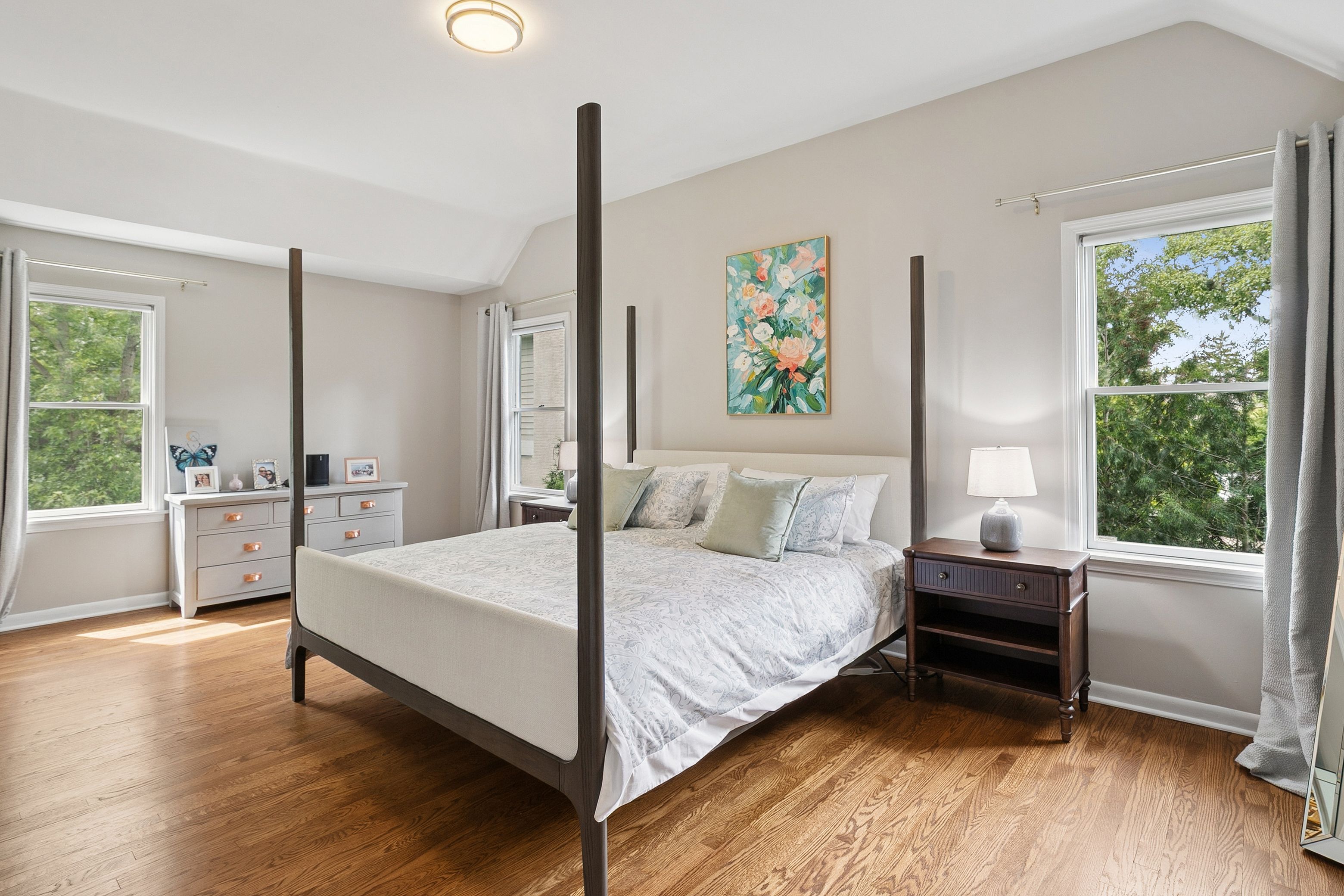  Timeless Charm with Extensive Modern Upgrades and an Unbeatable Lifestyle - 物件實景