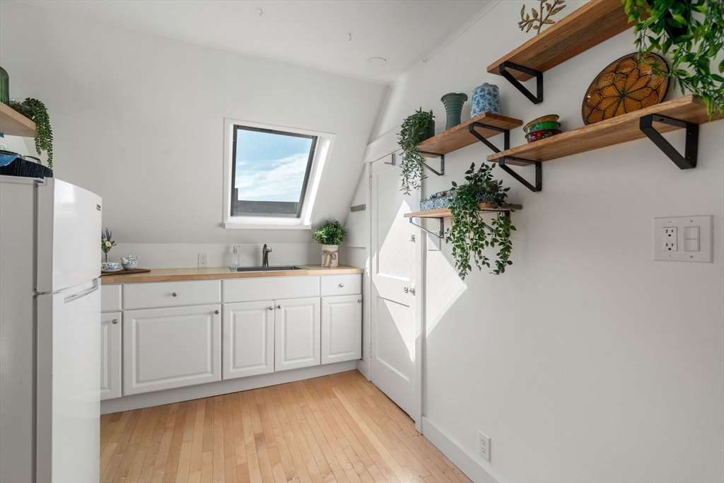 Somerville, Massachusetts, 02145, United States, 5 Bedrooms Bedrooms, ,3 BathroomsBathrooms,Residential,For Sale,1818195