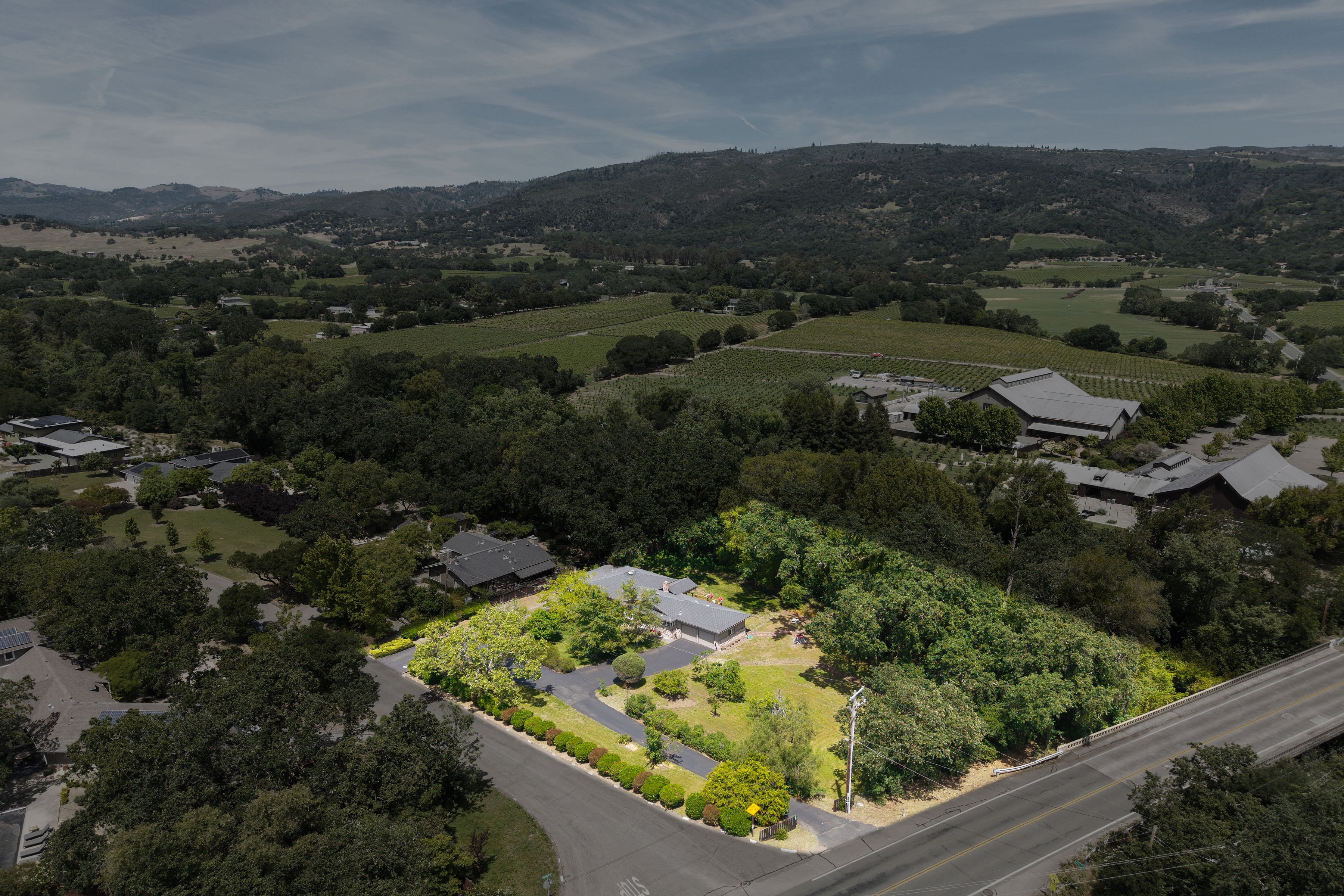  825 Woodside Aka Madrone Road - 物件實景