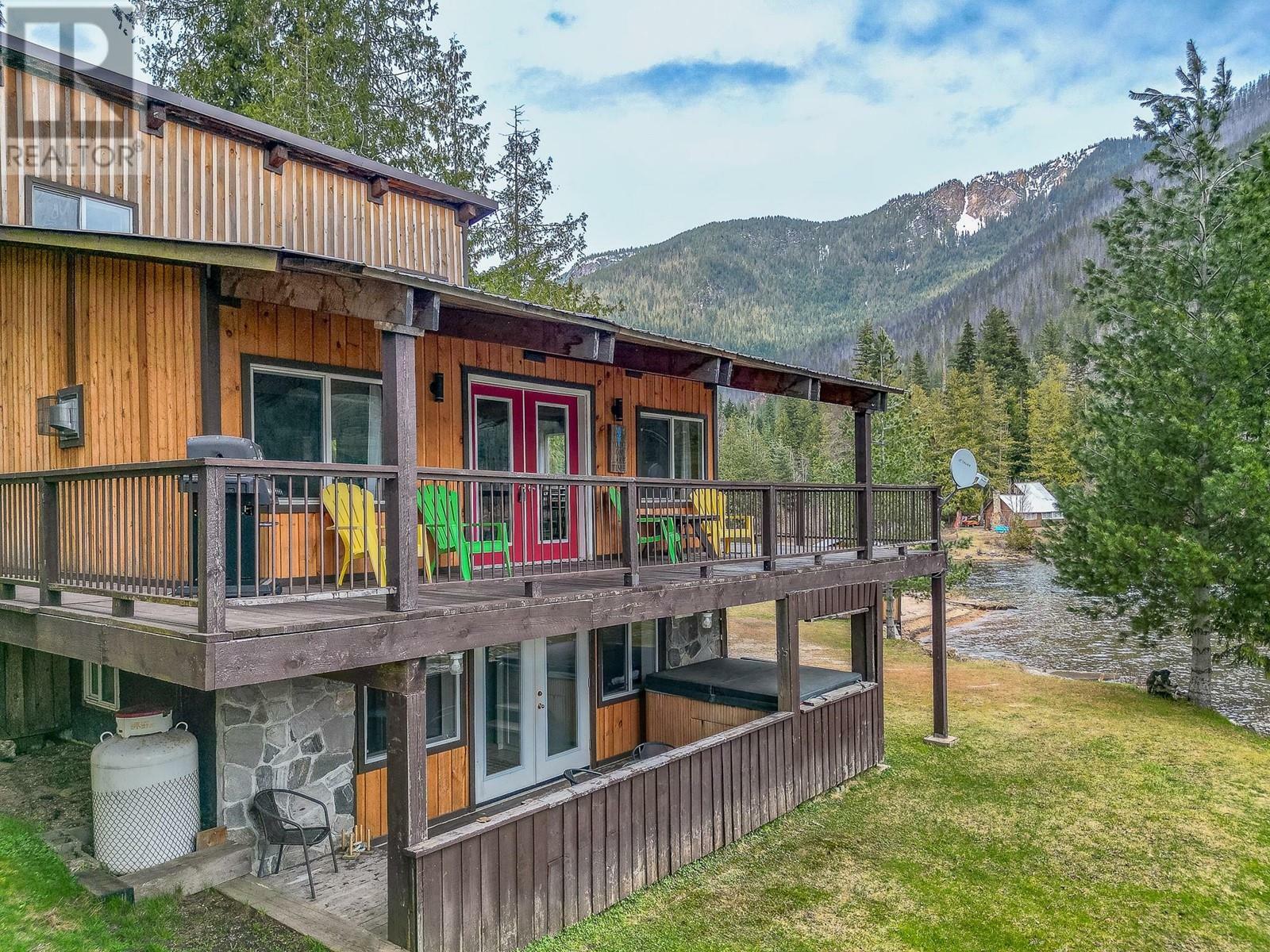 REVELSTOKE, British Columbia, V0E 2S0, CA, 4 Bedrooms Bedrooms, ,2 BathroomsBathrooms,Residential,For Sale,1838033