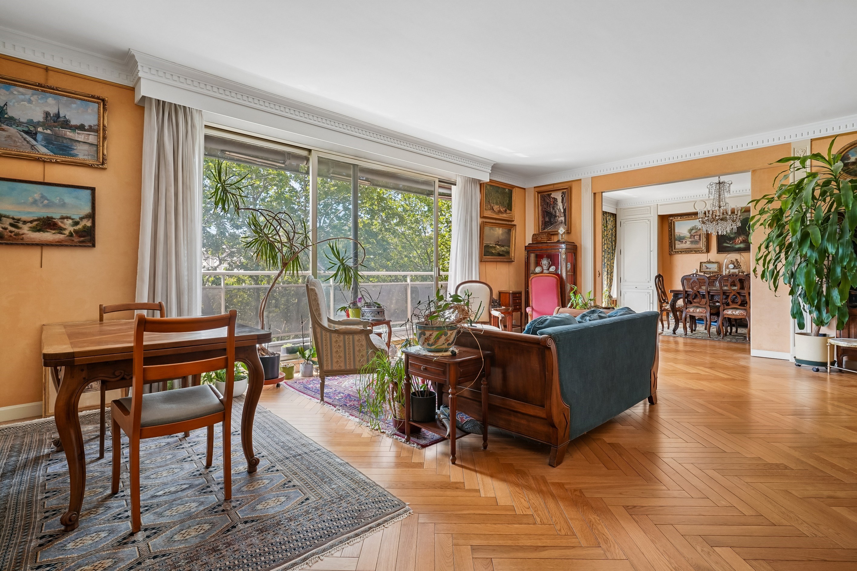 An elegant family residence with balcony, filled with natural light - 物件實景