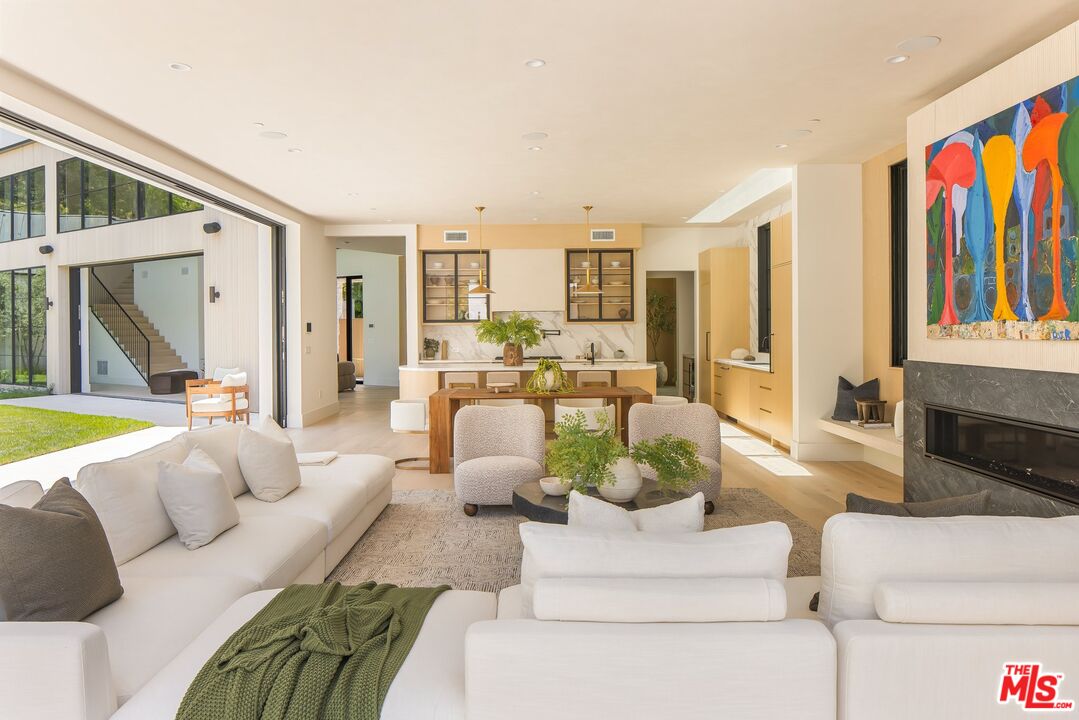 Los Angeles, California, 90049, United States, 5 Bedrooms Bedrooms, ,3 BathroomsBathrooms,Residential,For Sale,1839044