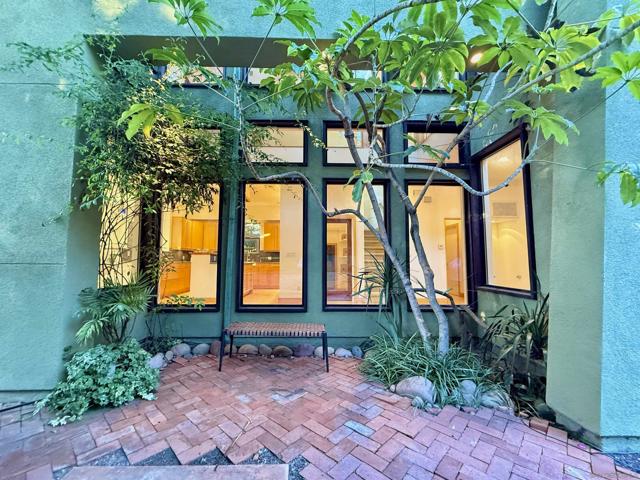 San Diego, California, 92103, United States, 2 Bedrooms Bedrooms, ,4 BathroomsBathrooms,Residential,For Sale,2009061