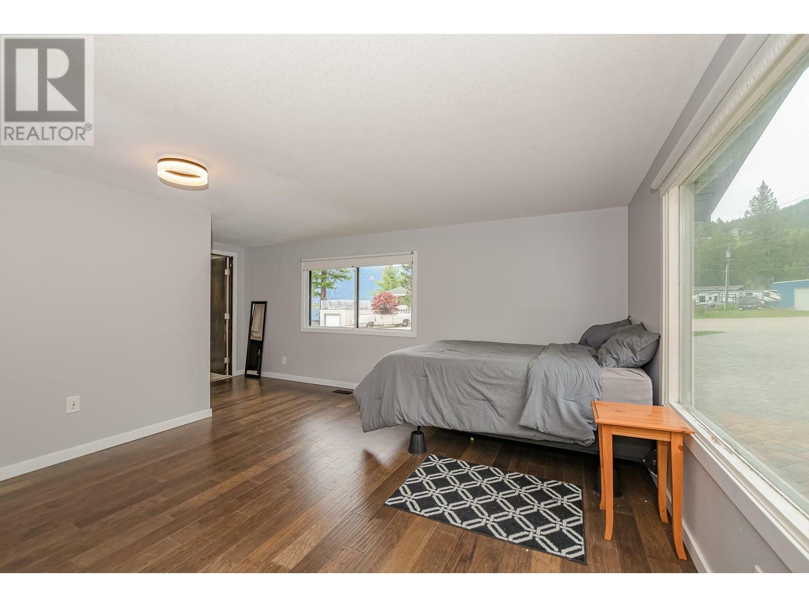 SICAMOUS, British Columbia, V0E 2V1, CA, 3 Bedrooms Bedrooms, ,3 BathroomsBathrooms,Residential,For Sale,1837122