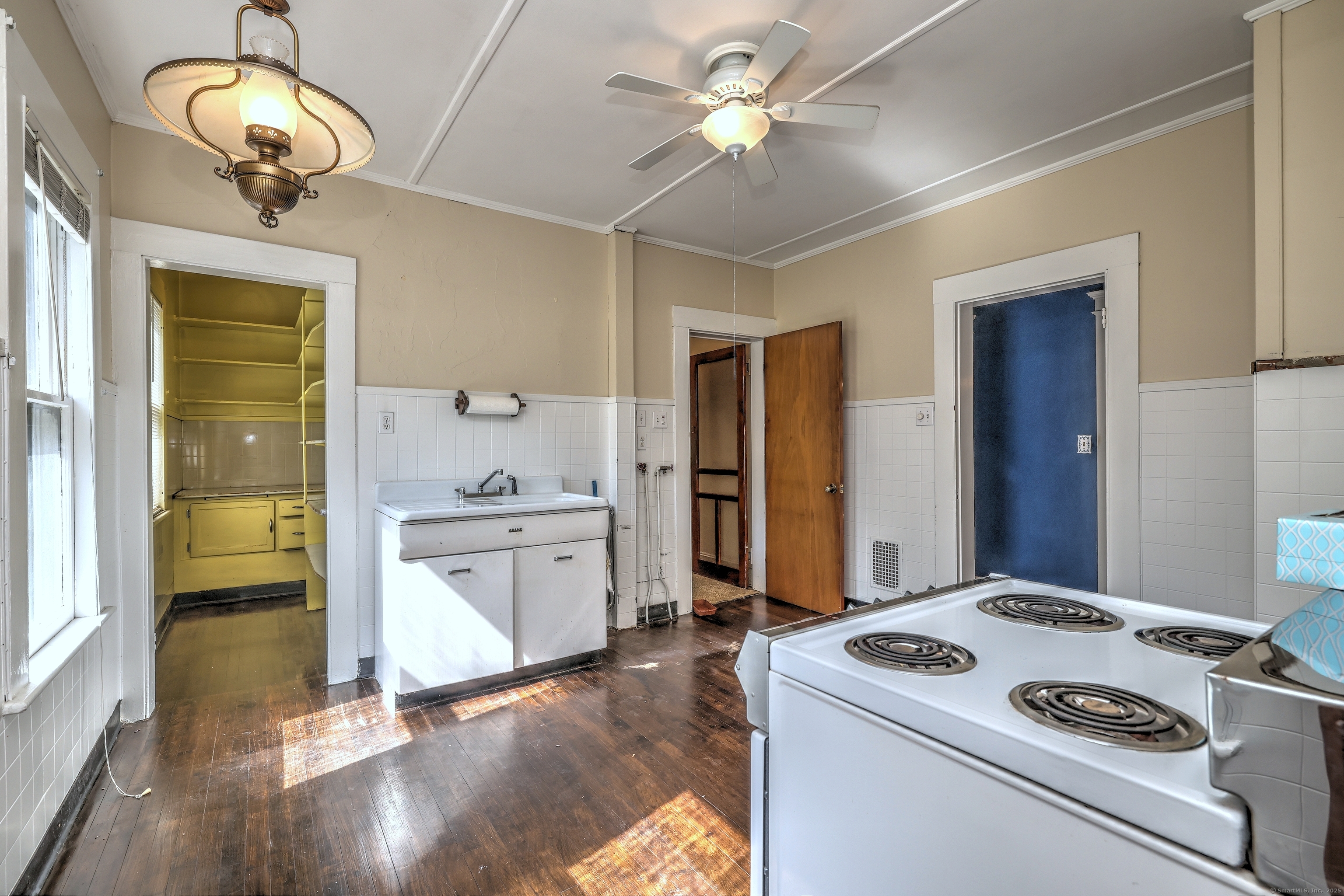 Bridgeport, Connecticut, 06604, United States, 6 Bedrooms Bedrooms, ,2 BathroomsBathrooms,Residential,For Sale,1941003