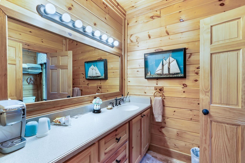 Hiawassee, Georgia, 30546, United States, 4 Bedrooms Bedrooms, ,4 BathroomsBathrooms,Residential,For Sale,1975098