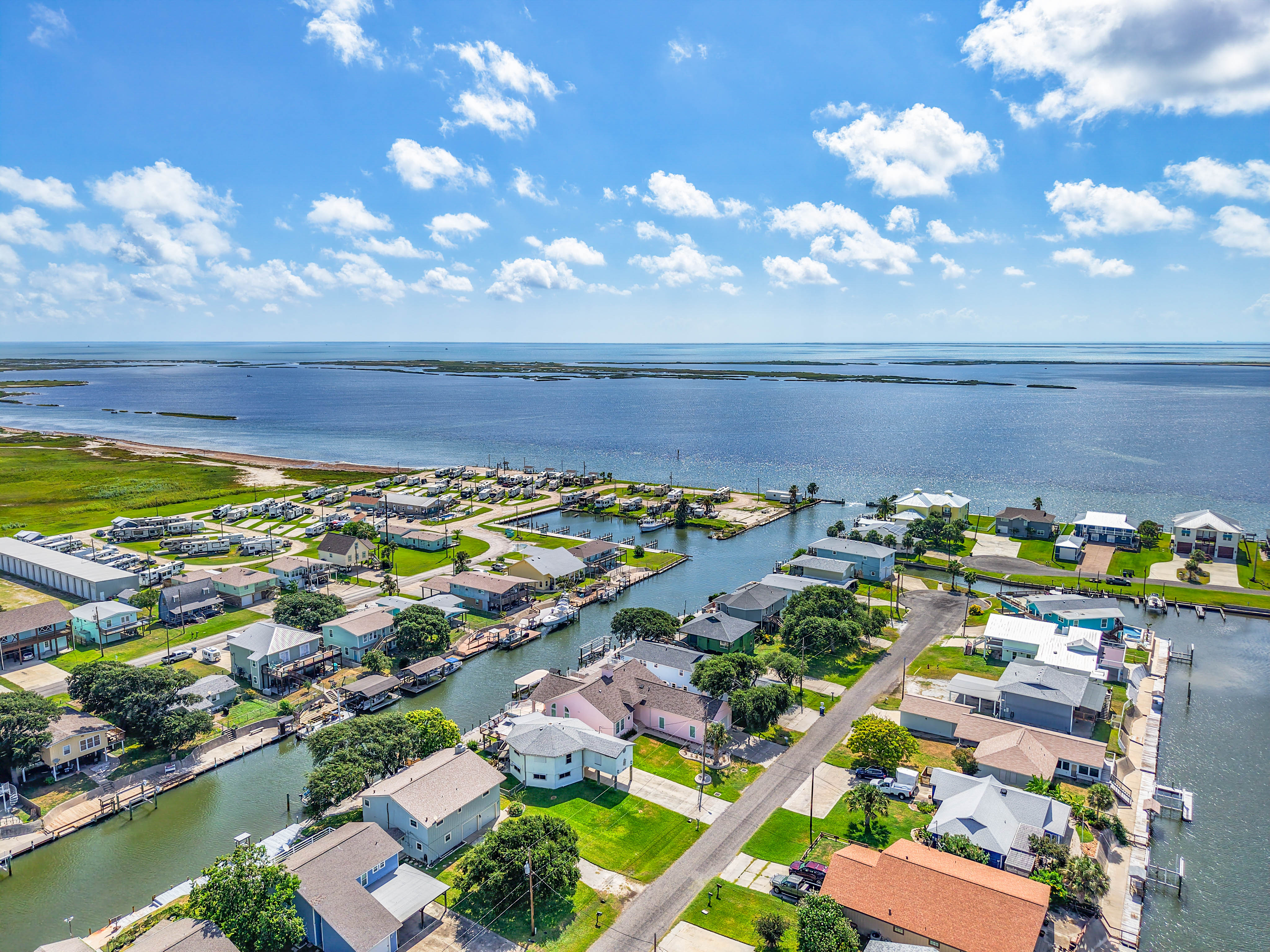  Waterfront Retreat with Heated Pool and Boat Lift - 物件實景
