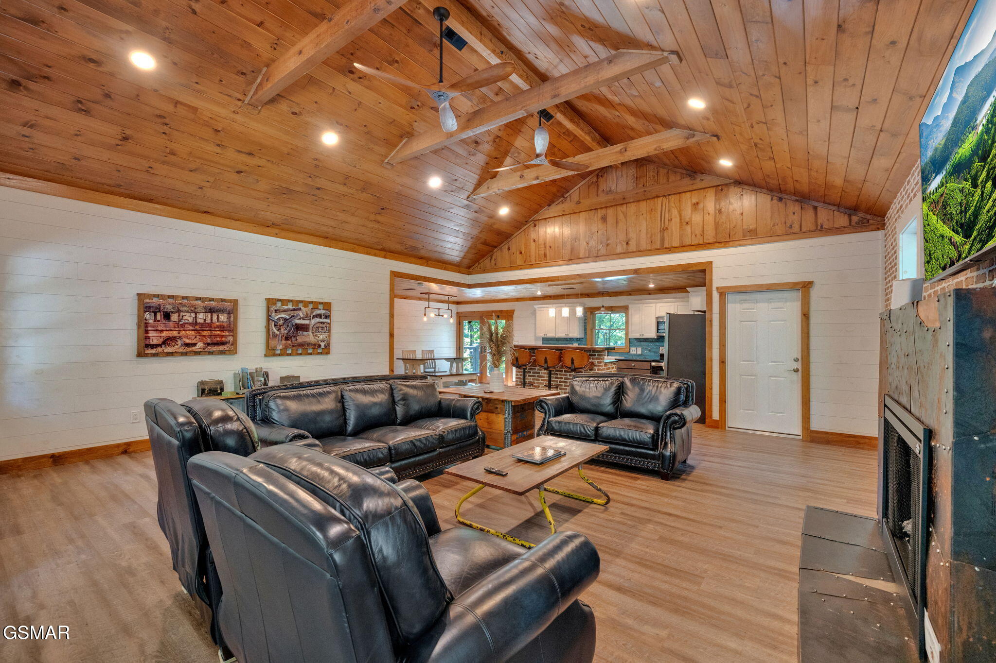 Gatlinburg, Tennessee, 37738, United States, 4 Bedrooms Bedrooms, ,5 BathroomsBathrooms,Residential,For Sale,1921348