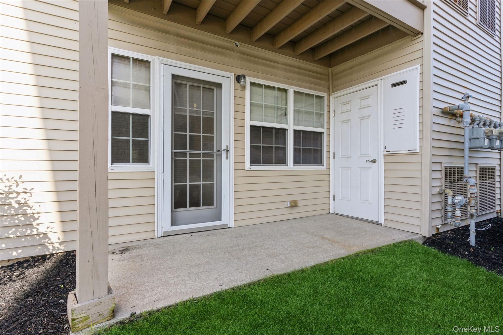 Valley Stream, New York, 11580, United States, 2 Bedrooms Bedrooms, ,2 BathroomsBathrooms,Residential,For Sale,1925470