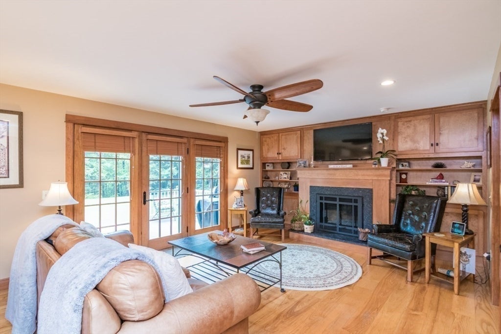 Gill, Massachusetts, 01354, United States, 4 Bedrooms Bedrooms, ,5 BathroomsBathrooms,Residential,For Sale,1848395