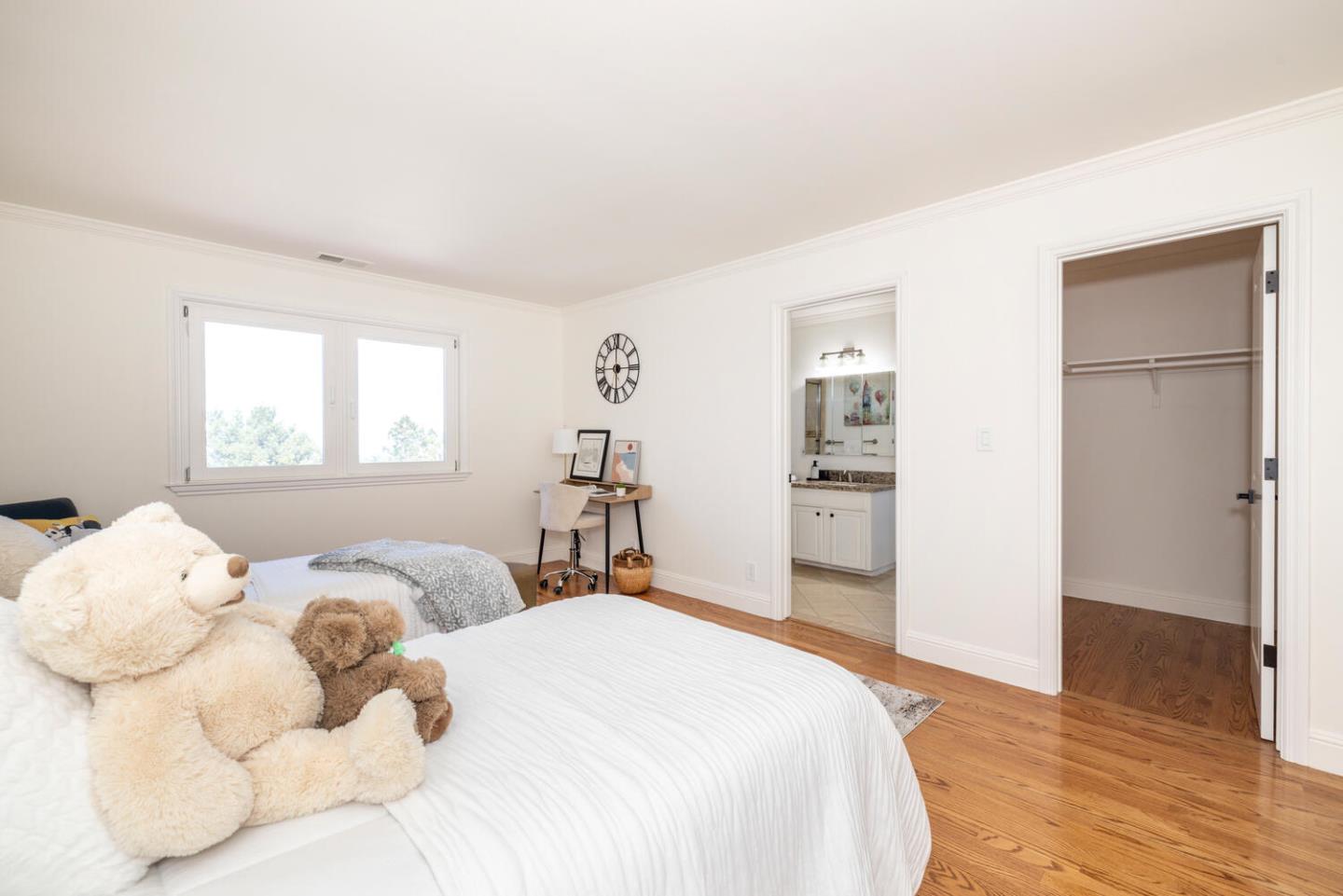 Hillsborough, California, 94010, United States, 5 Bedrooms Bedrooms, ,5 BathroomsBathrooms,Residential,For Sale,1940320